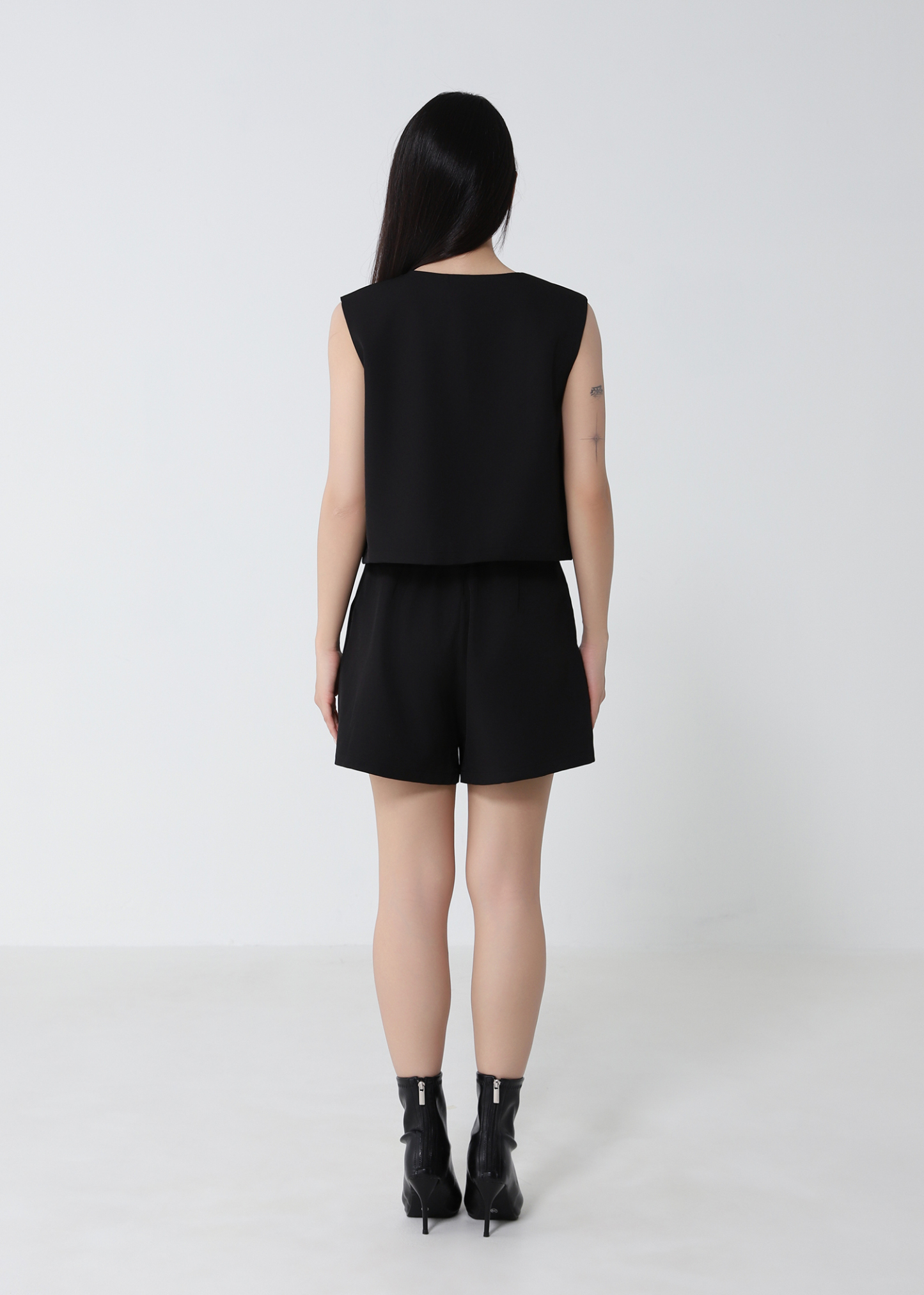 V Neck Sleeveless Top With Short Pant Set 53092