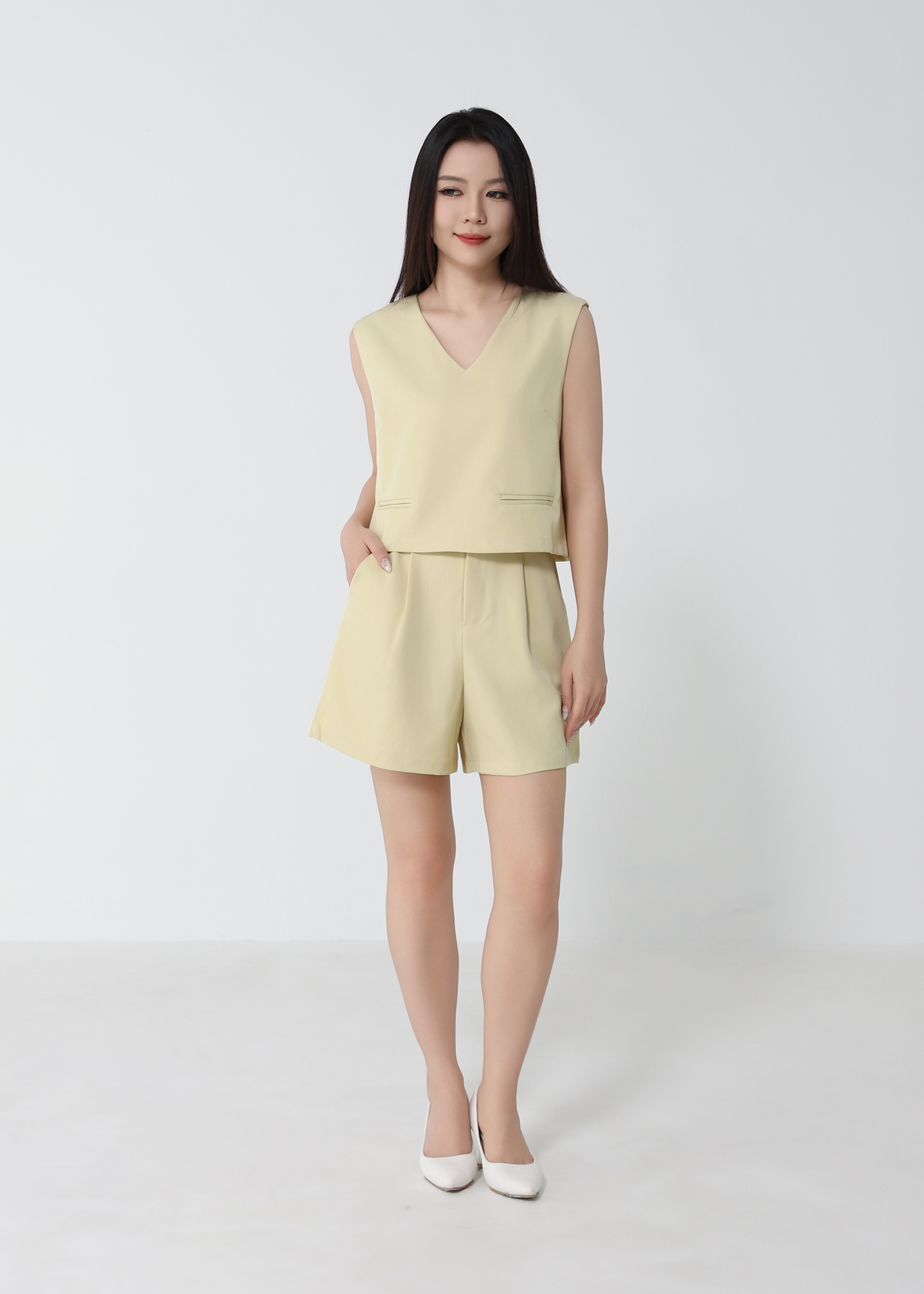 V Neck Sleeveless Top With Short Pant Set 53092