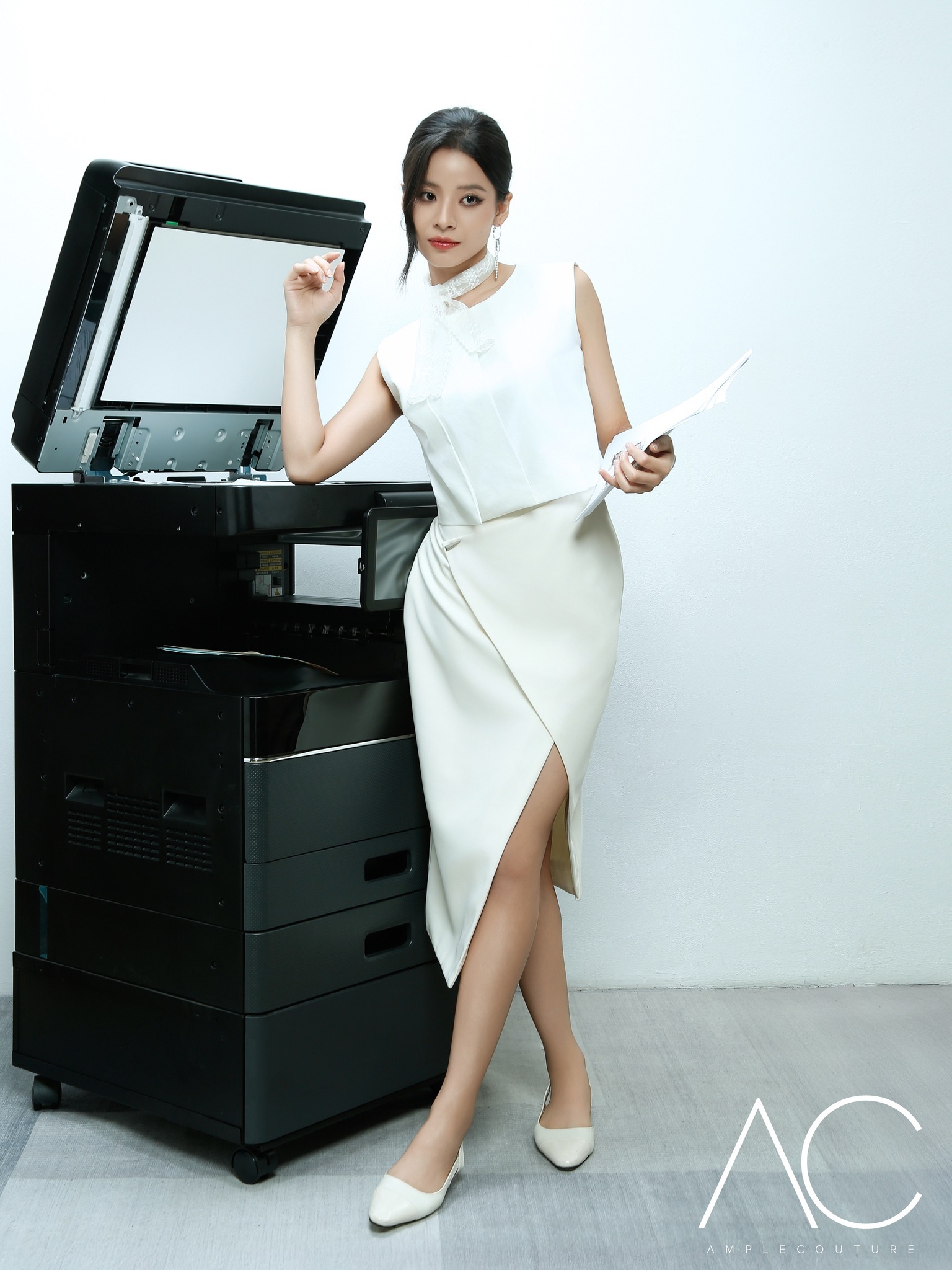 Sleeveless Back Zip Pleated Top AC135