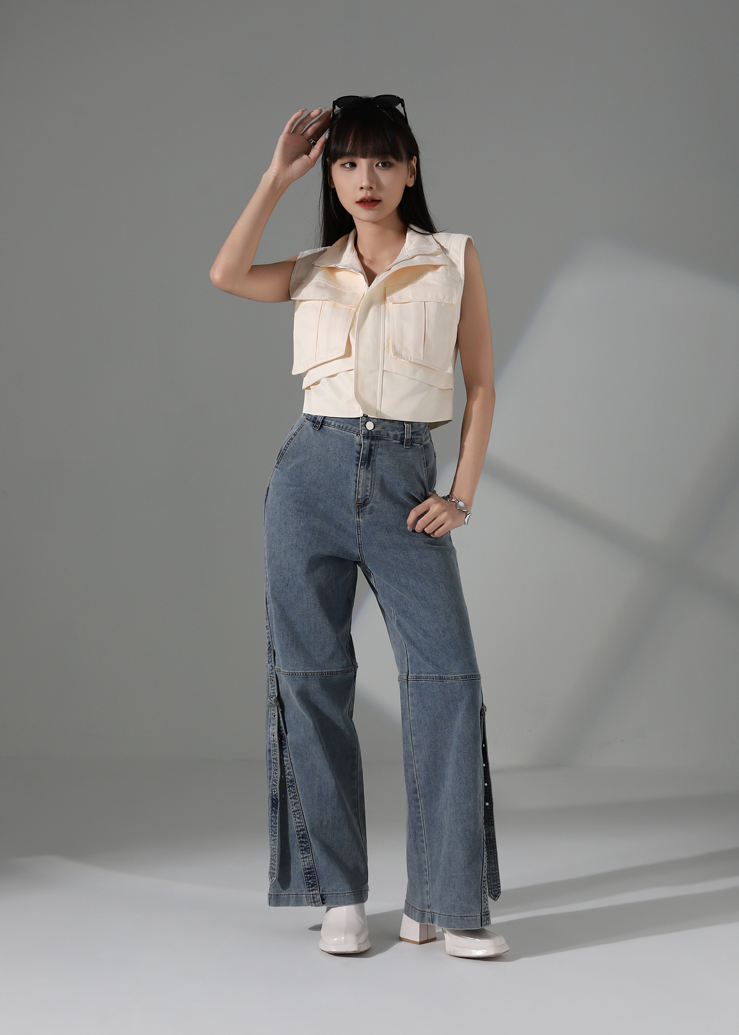 Sleeveless Front Zip Vest AC152