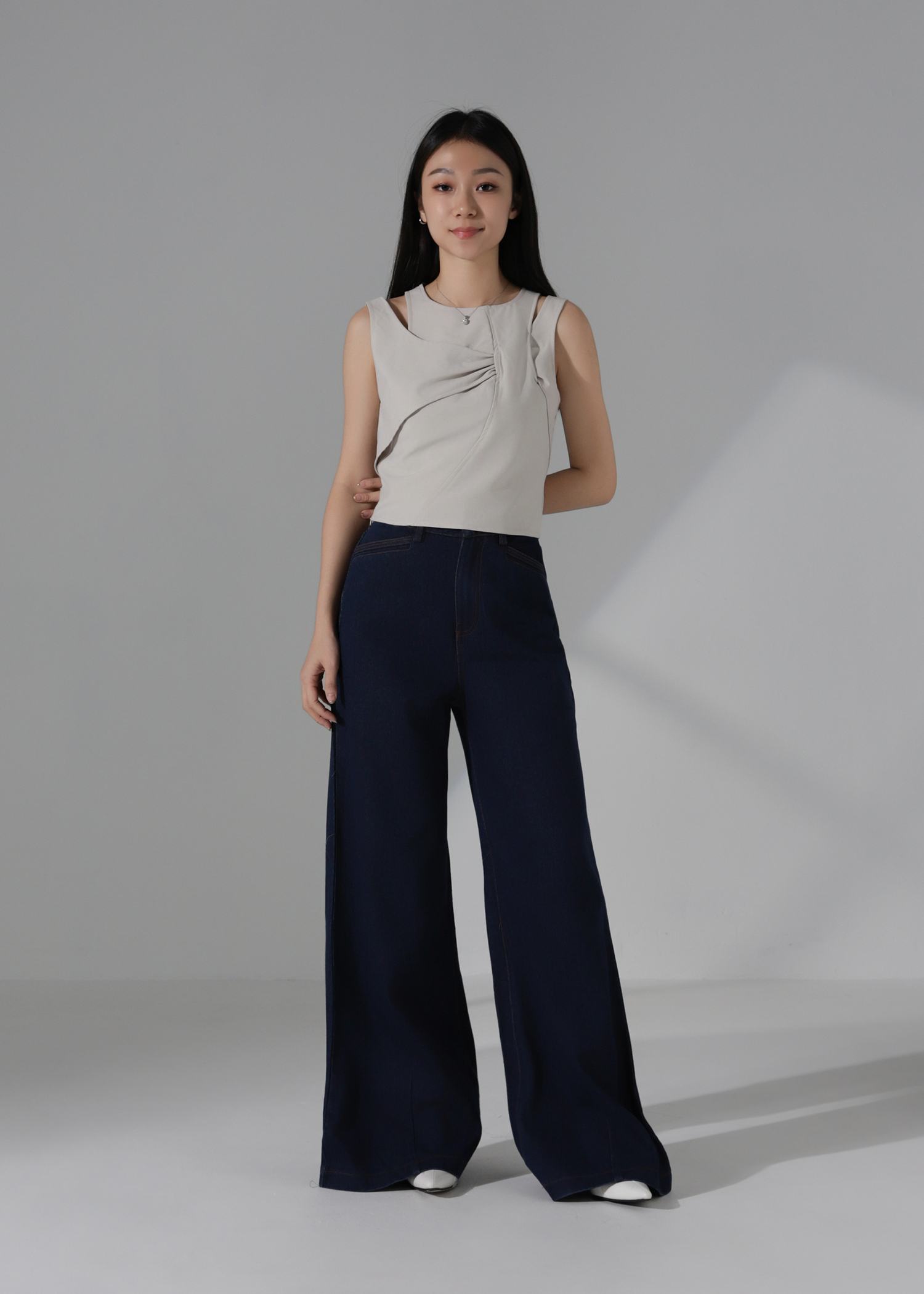 Front Twist Sleeveless Top AC179
