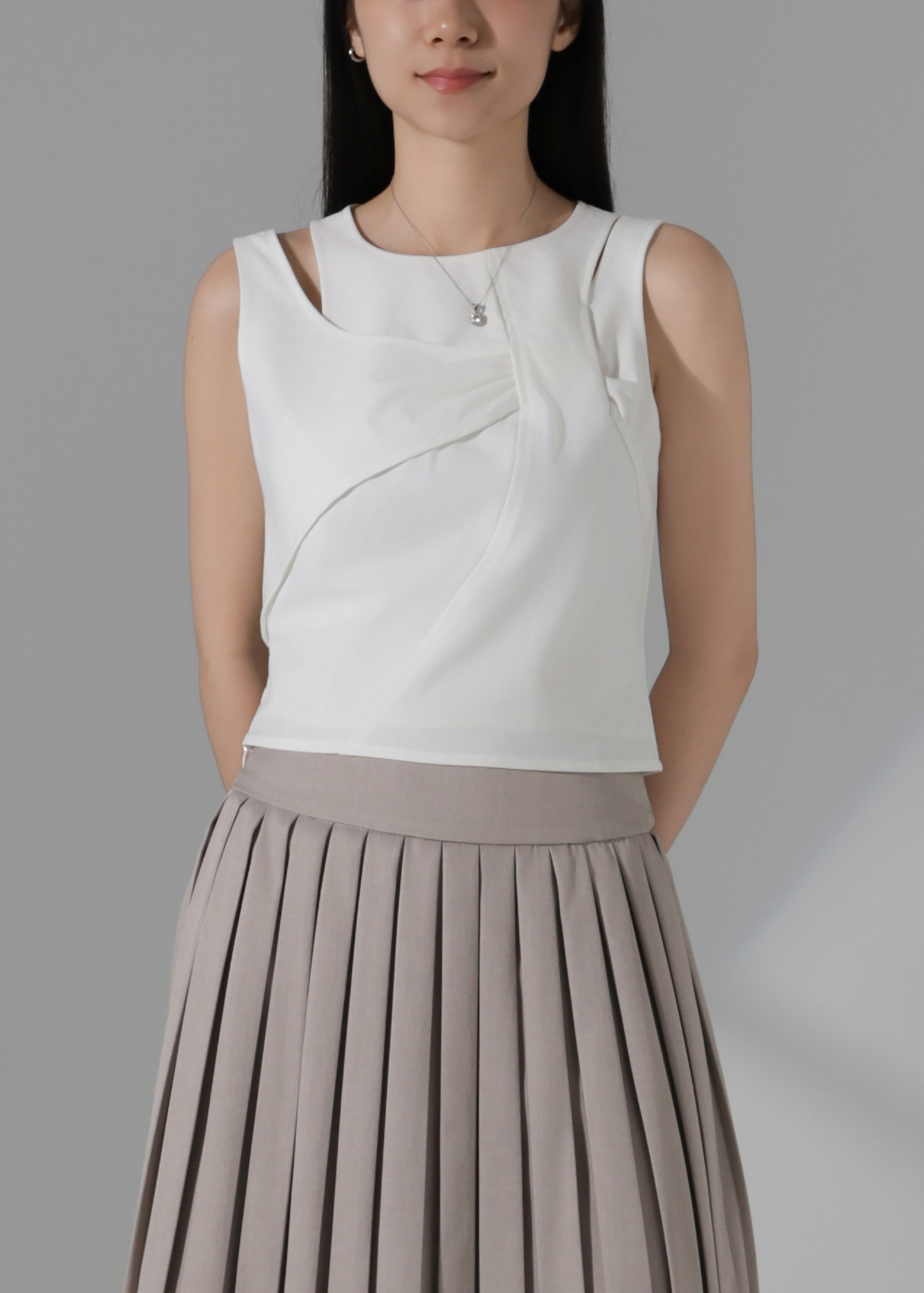 Front Twist Sleeveless Top AC179