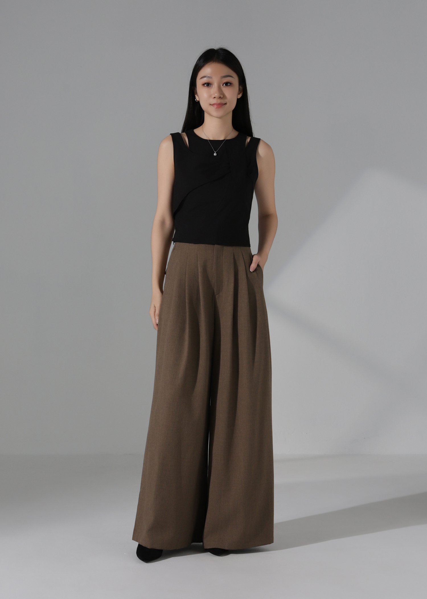 Front Twist Sleeveless Top AC179