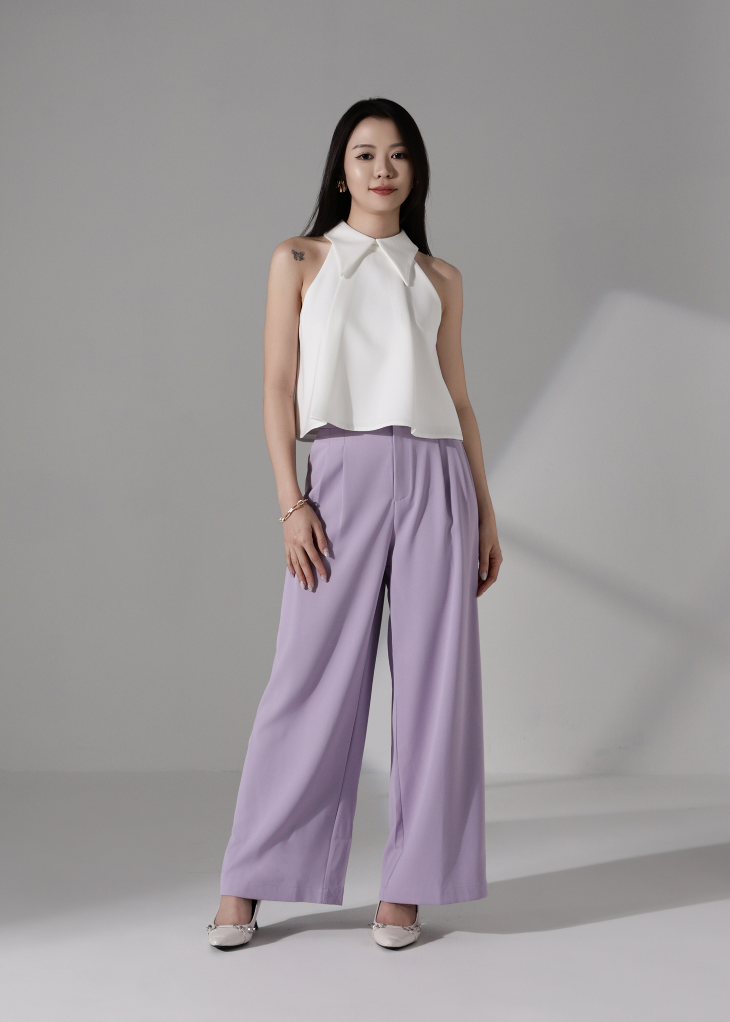 Sleeveless halter neckline with a structured Top AC184