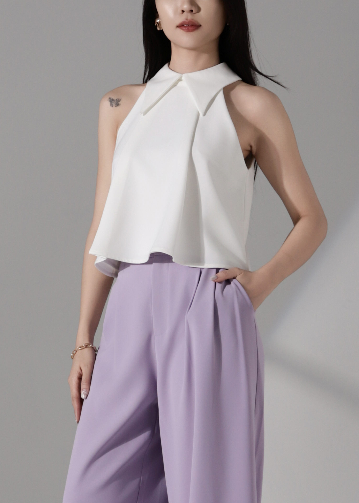 Sleeveless halter neckline with a structured Top AC184