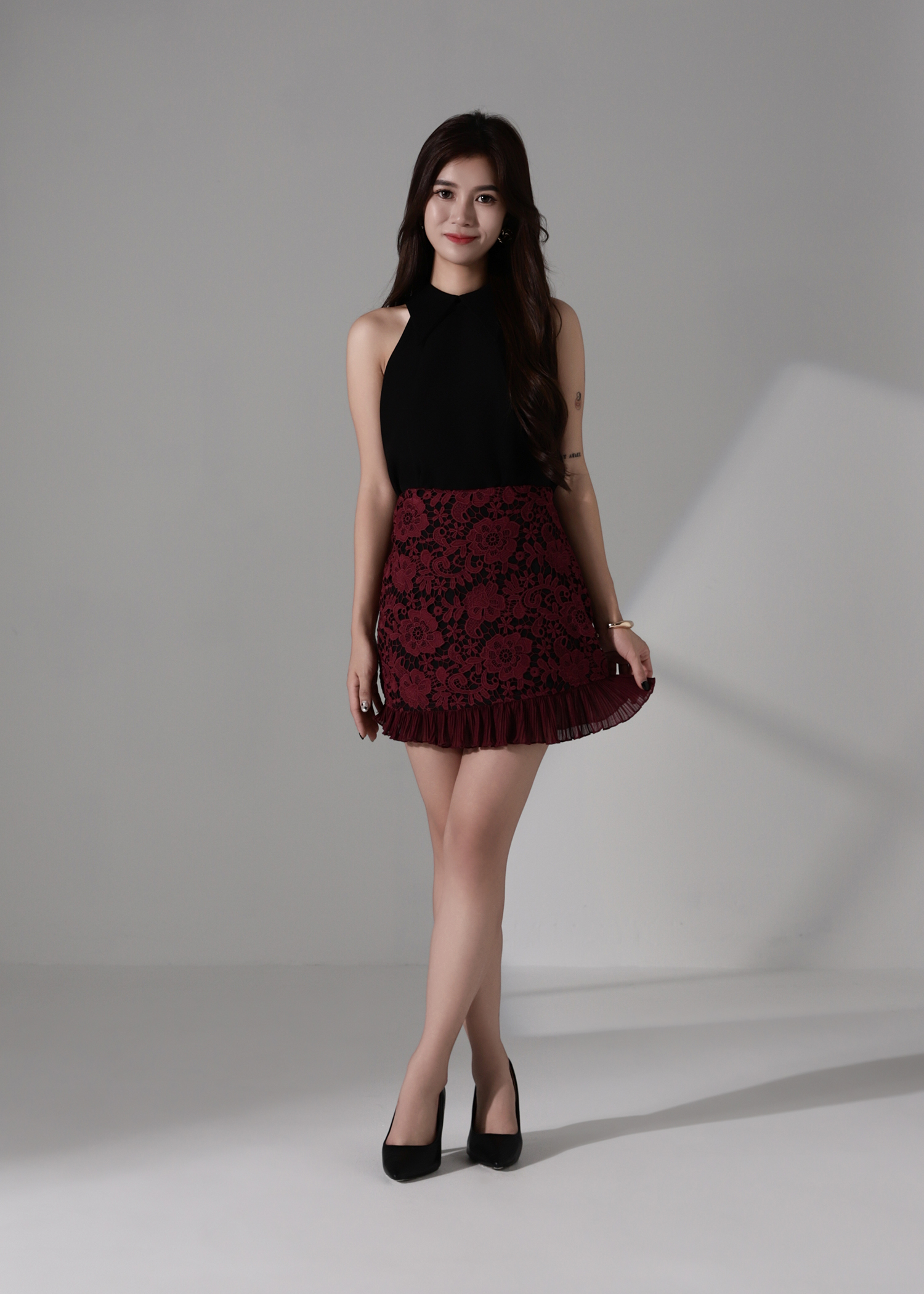 Sleeveless halter neckline with a structured Top AC184