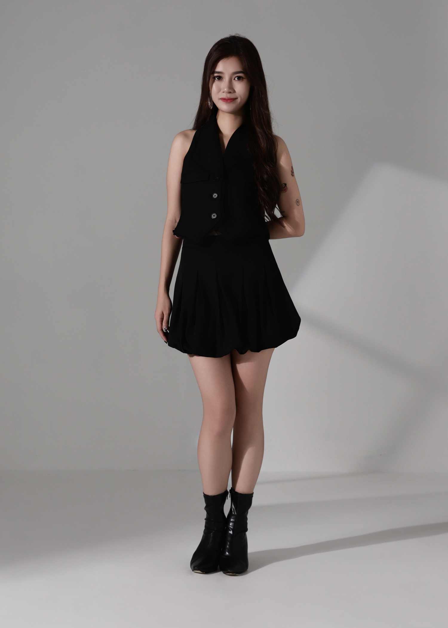 Sleeveless halter style vest AC186