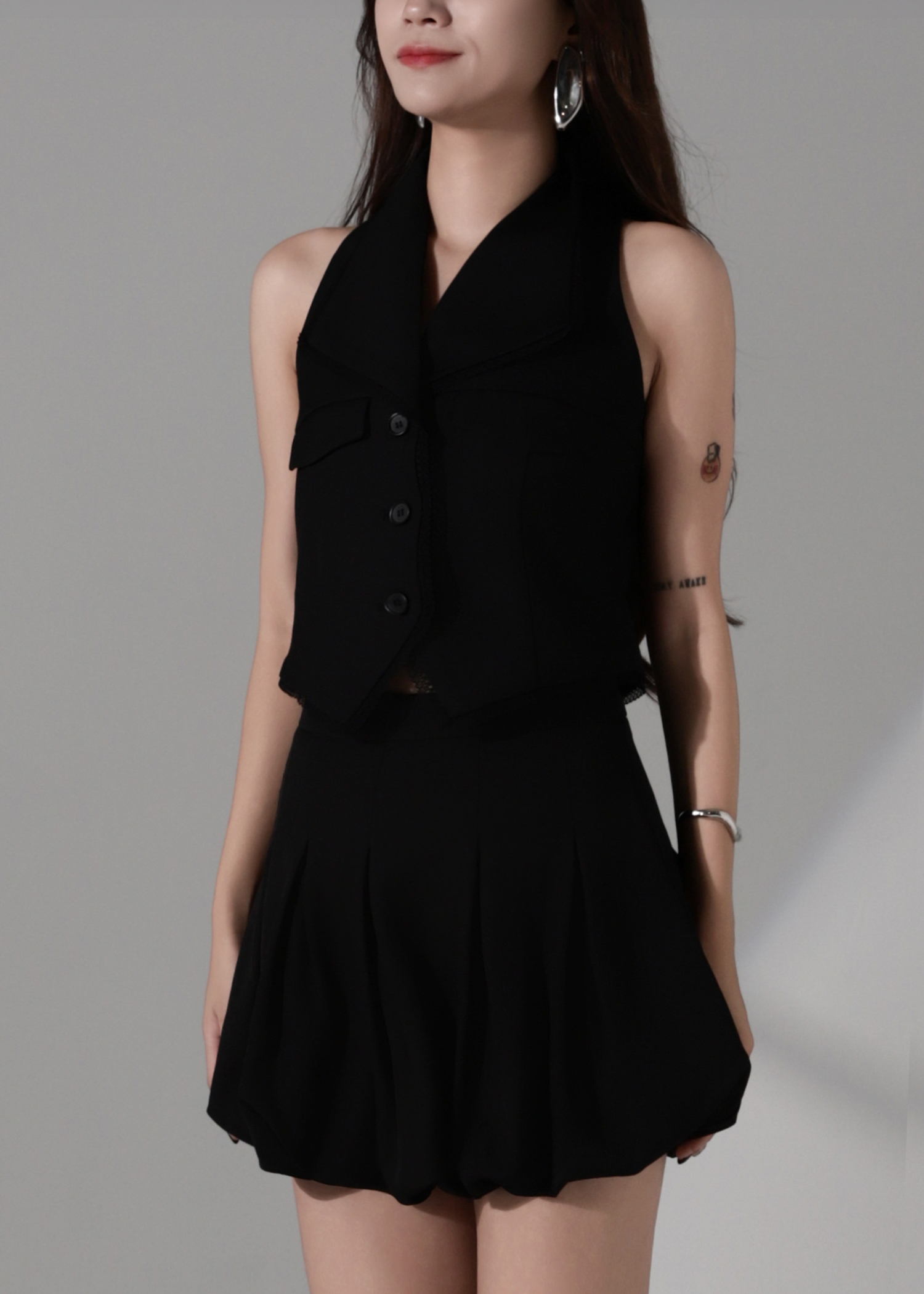 Sleeveless halter style vest AC186