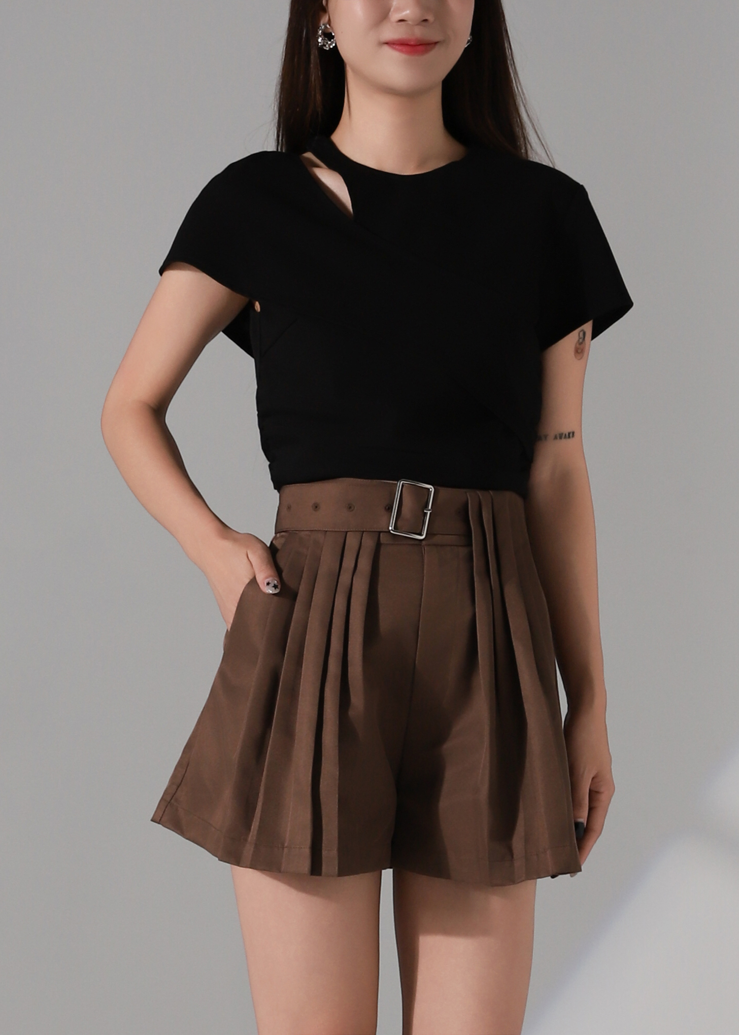 Pleated With Belt Short Pants AC247