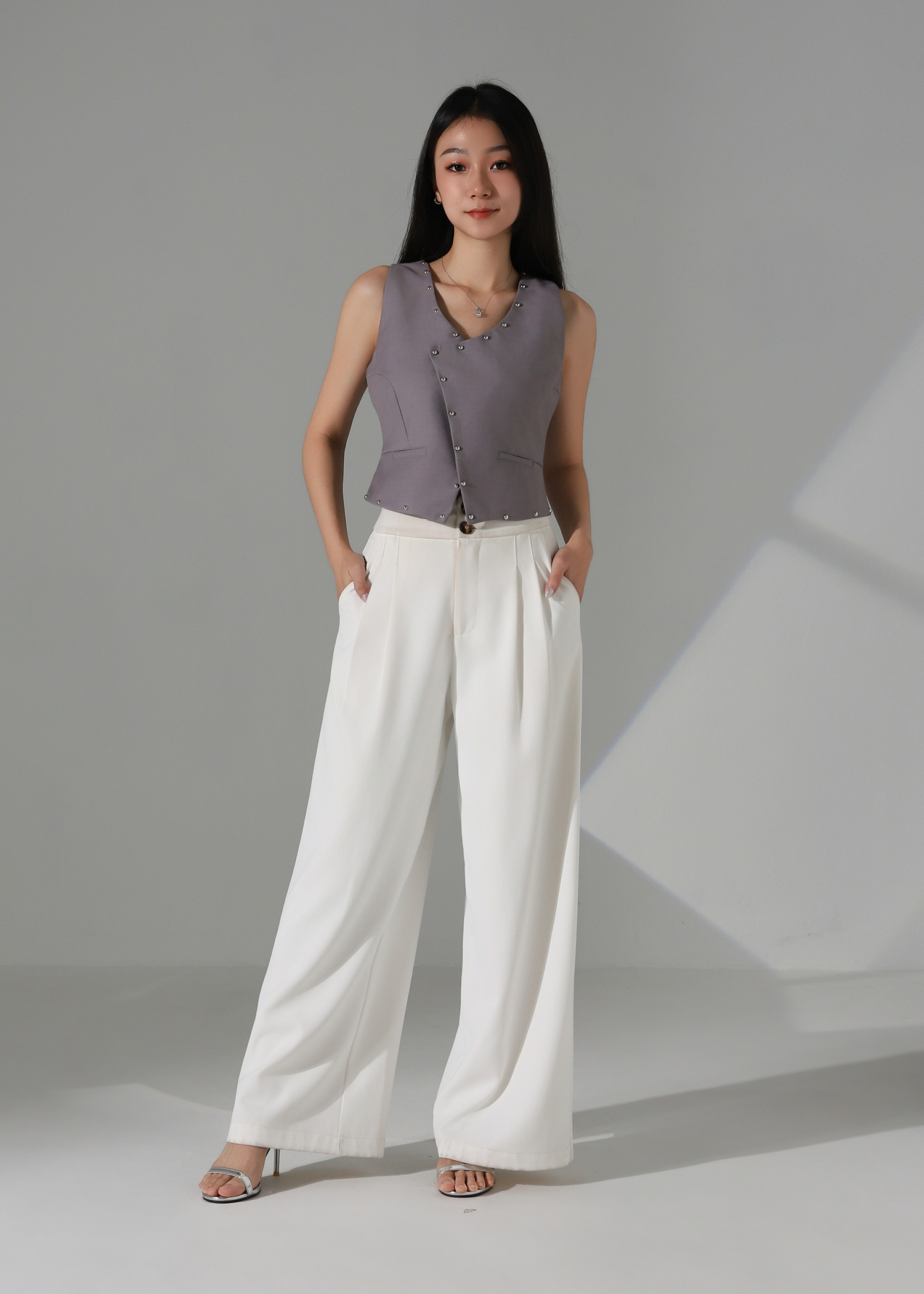 Sleeveless Decorative Pearl Top AC378