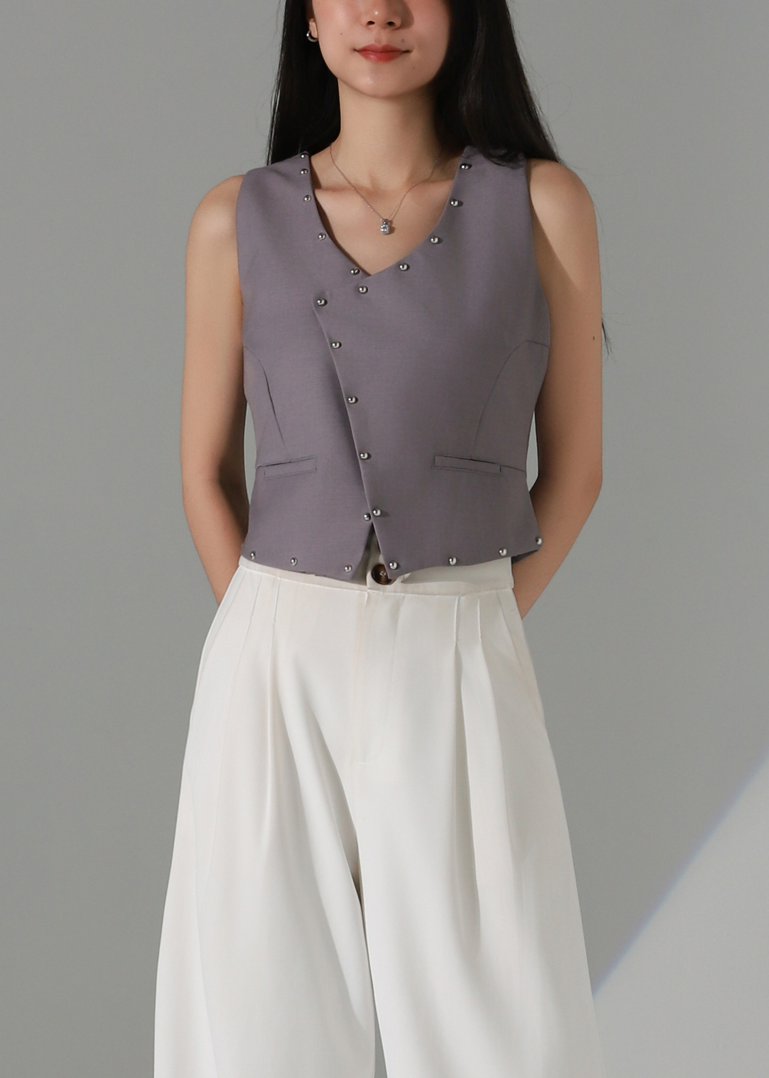 Sleeveless Decorative Pearl Top AC378
