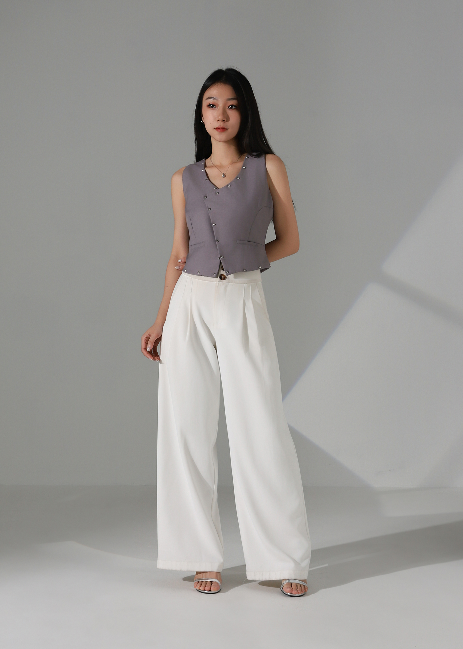 Sleeveless Decorative Pearl Top AC378