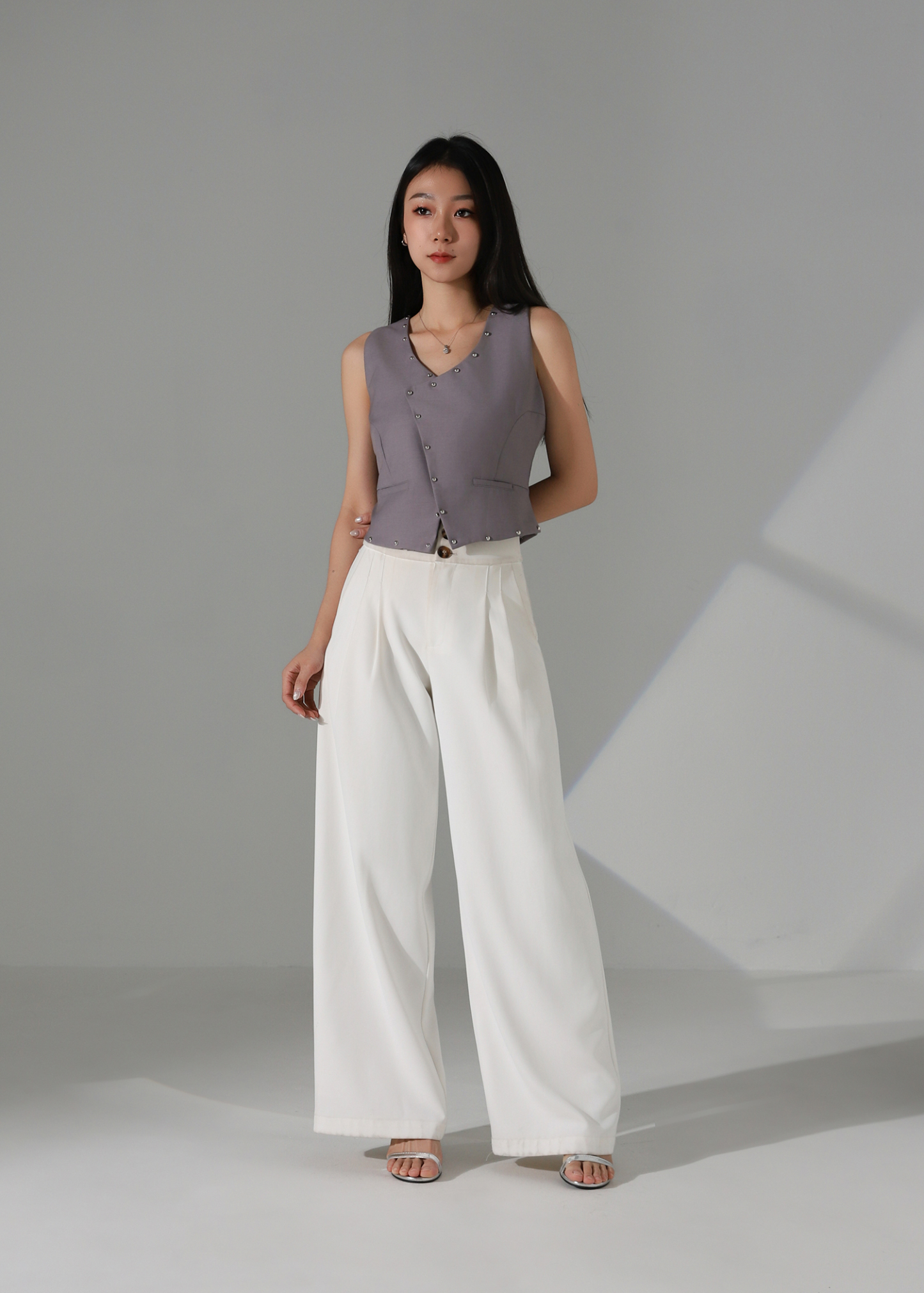 Sleeveless Decorative Pearl Top AC378