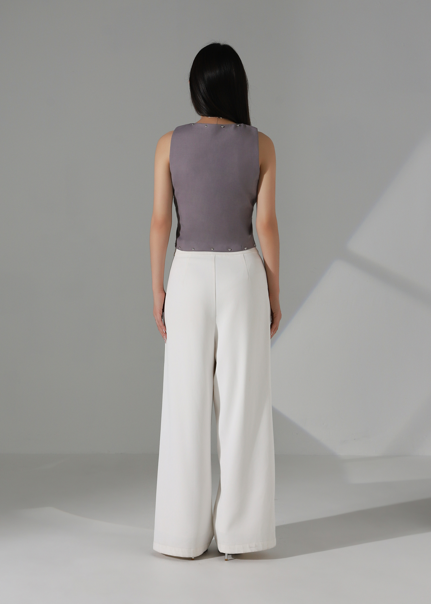 Sleeveless Decorative Pearl Top AC378