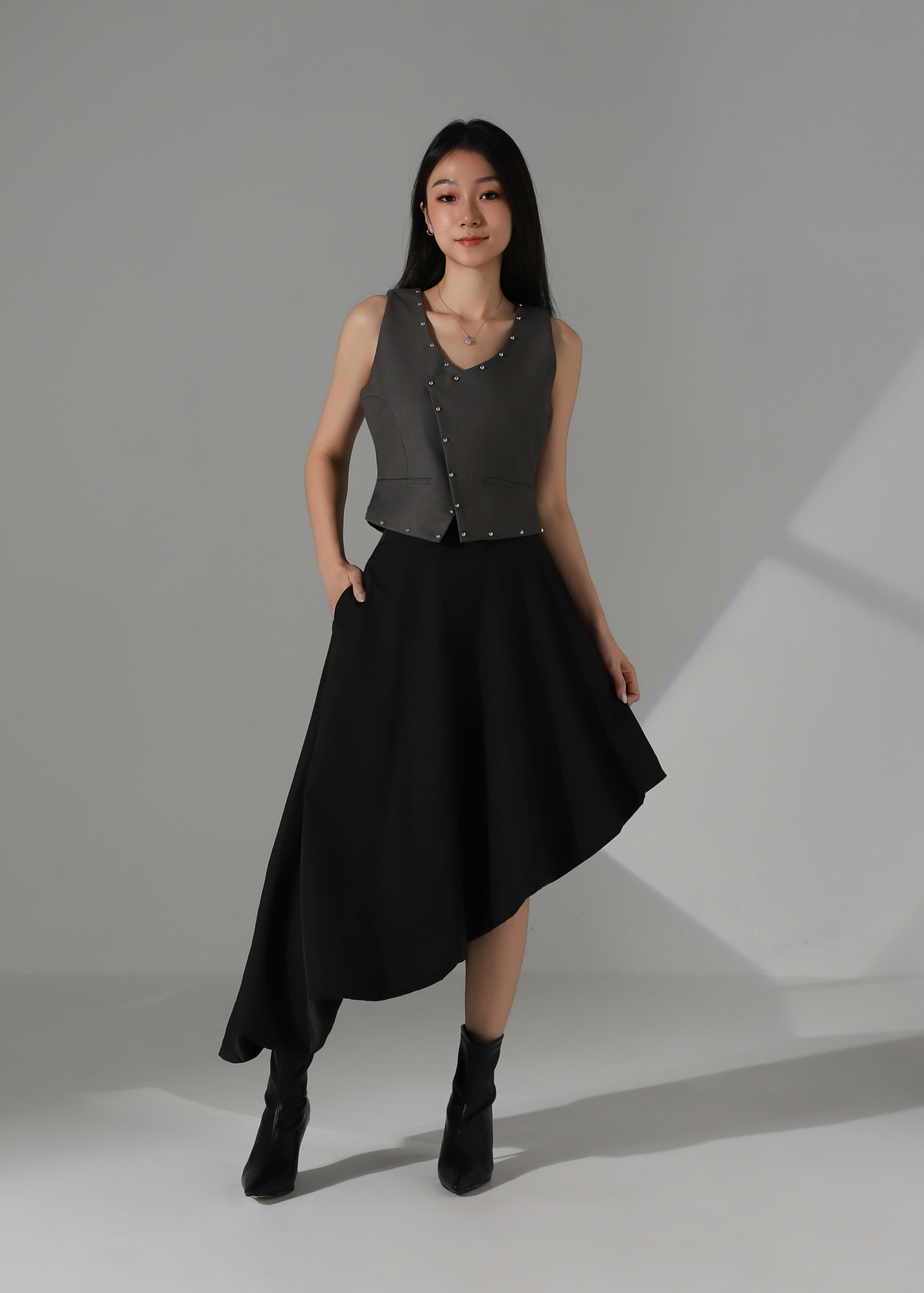 Sleeveless Decorative Pearl Top AC378