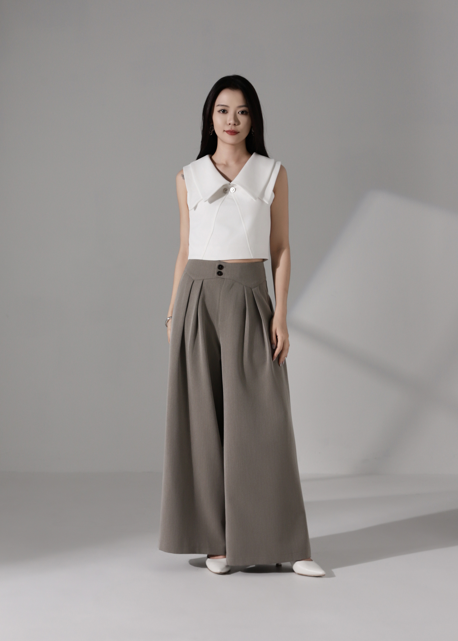 Chic Collar Sleeveless Top AC582
