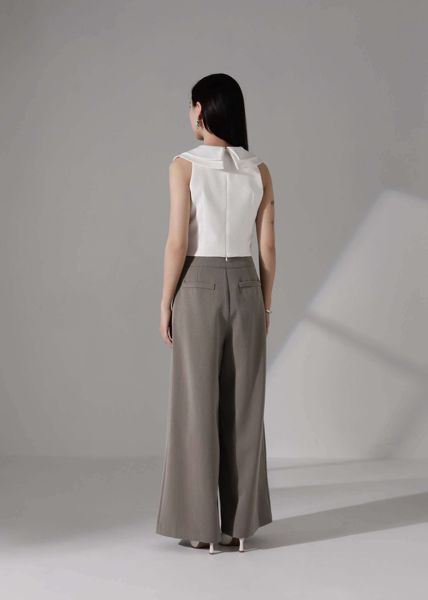 Chic Collar Sleeveless Top AC582