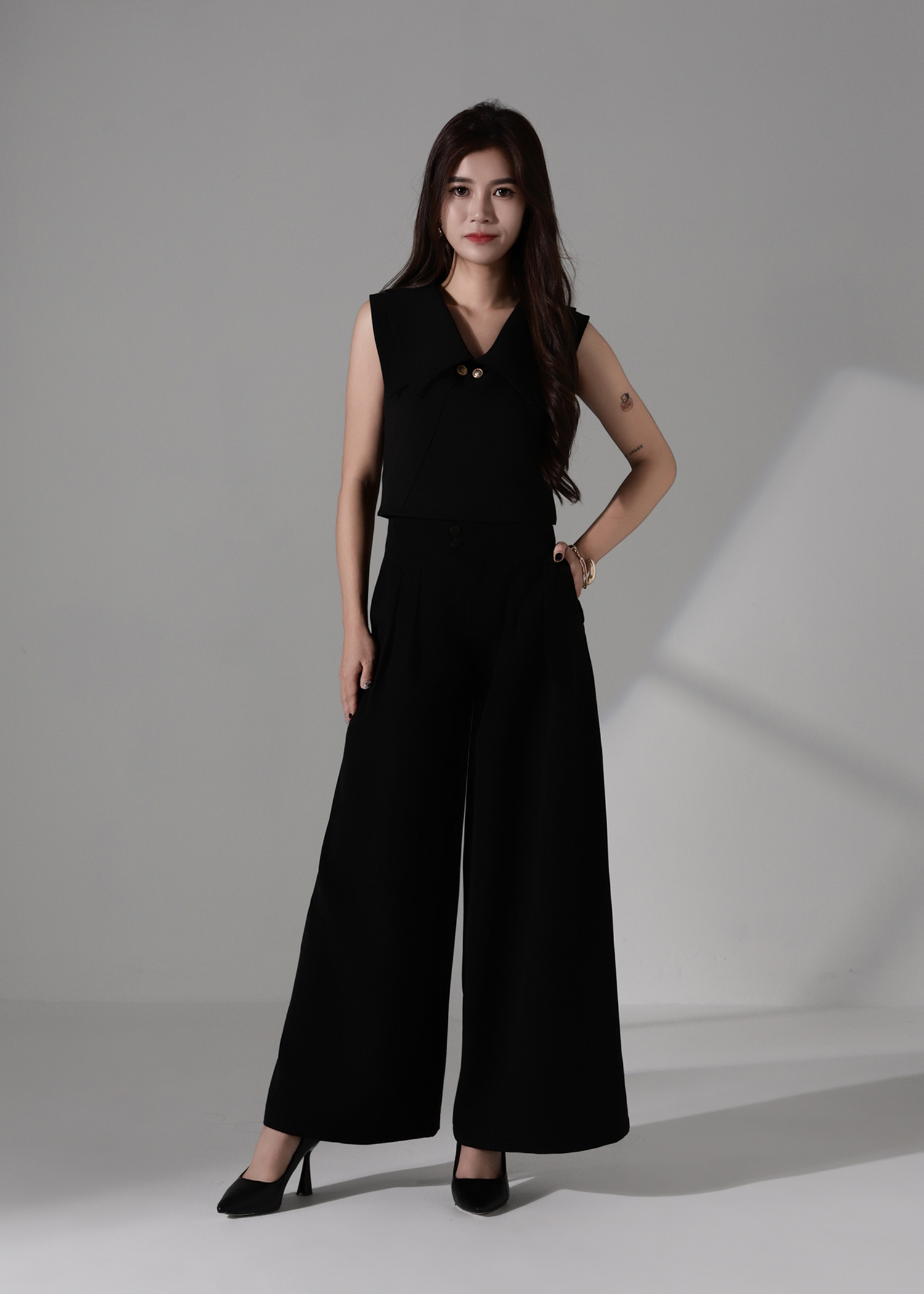Chic Collar Sleeveless Top AC582