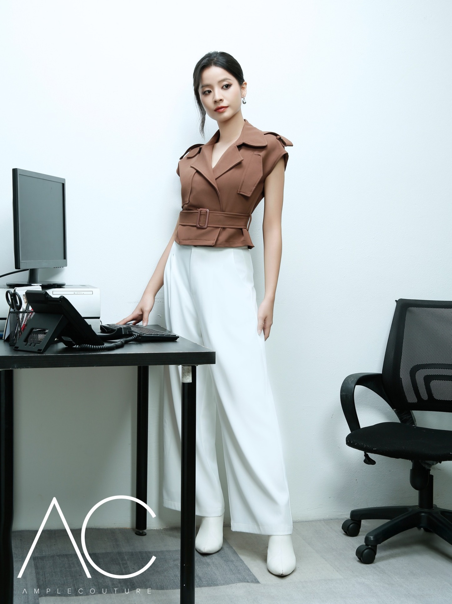 Sleeveless Front Button Top With Belt AC771