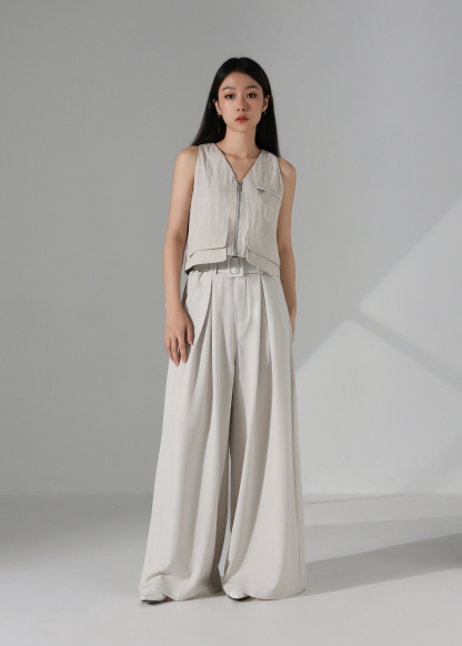 Sleeveless Front Zip Top AC944
