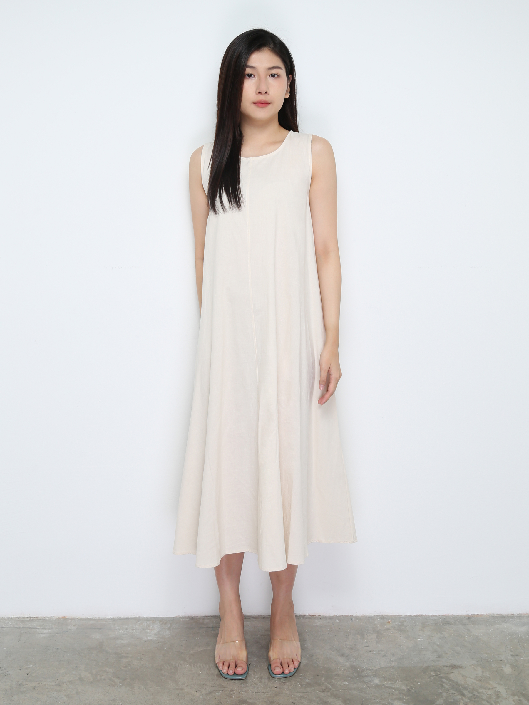 Sleeveless Plain Dress 30353