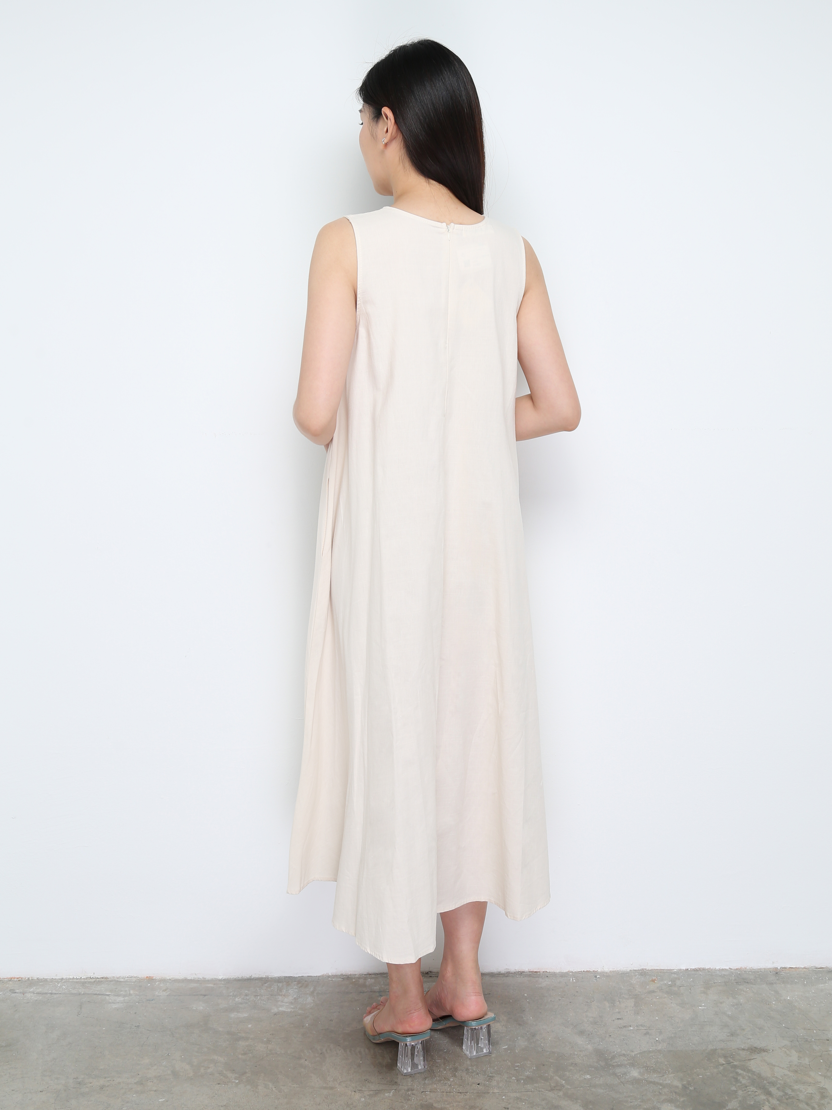 Sleeveless Plain Dress 30353