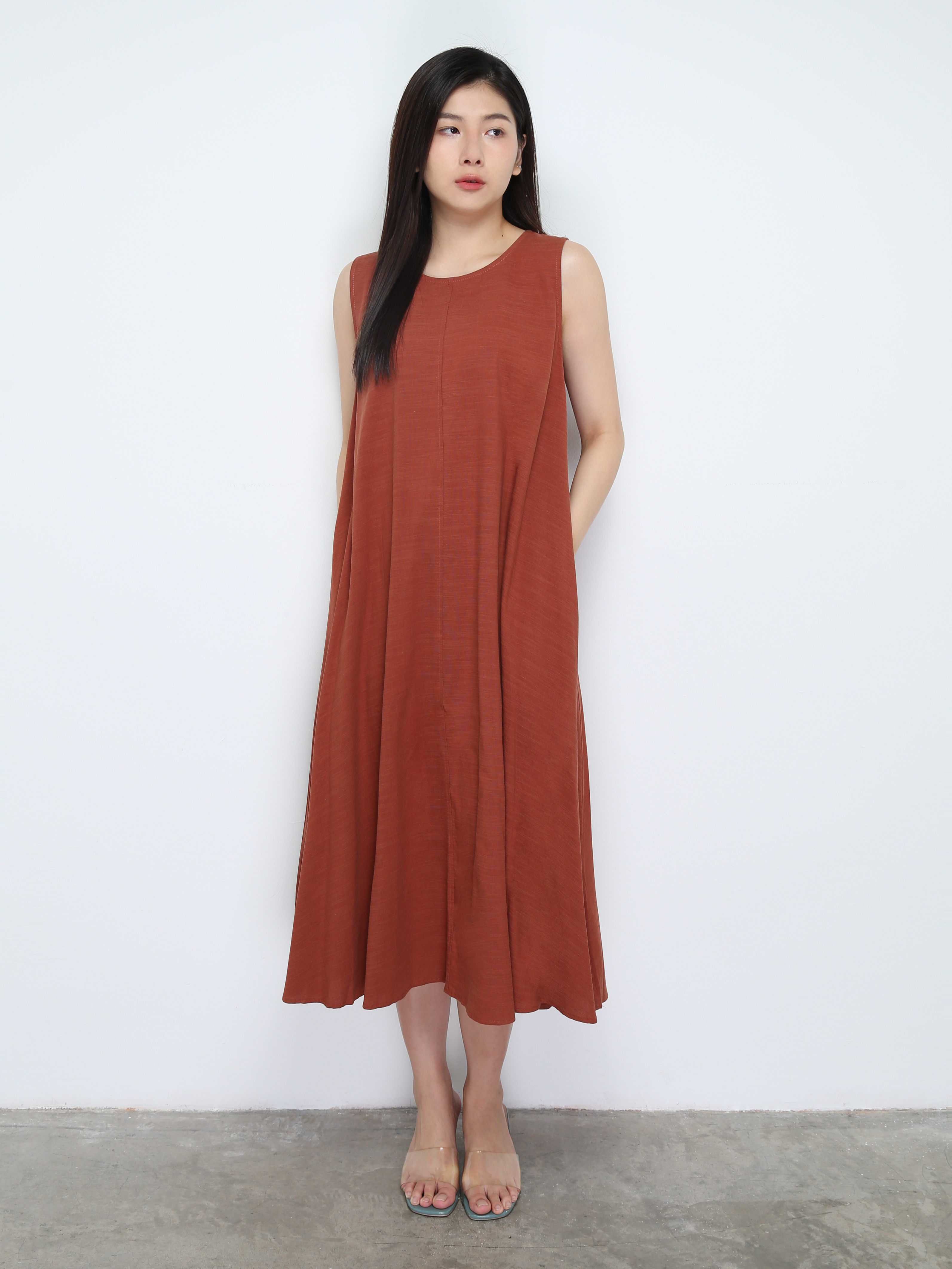 Sleeveless Plain Dress 30353