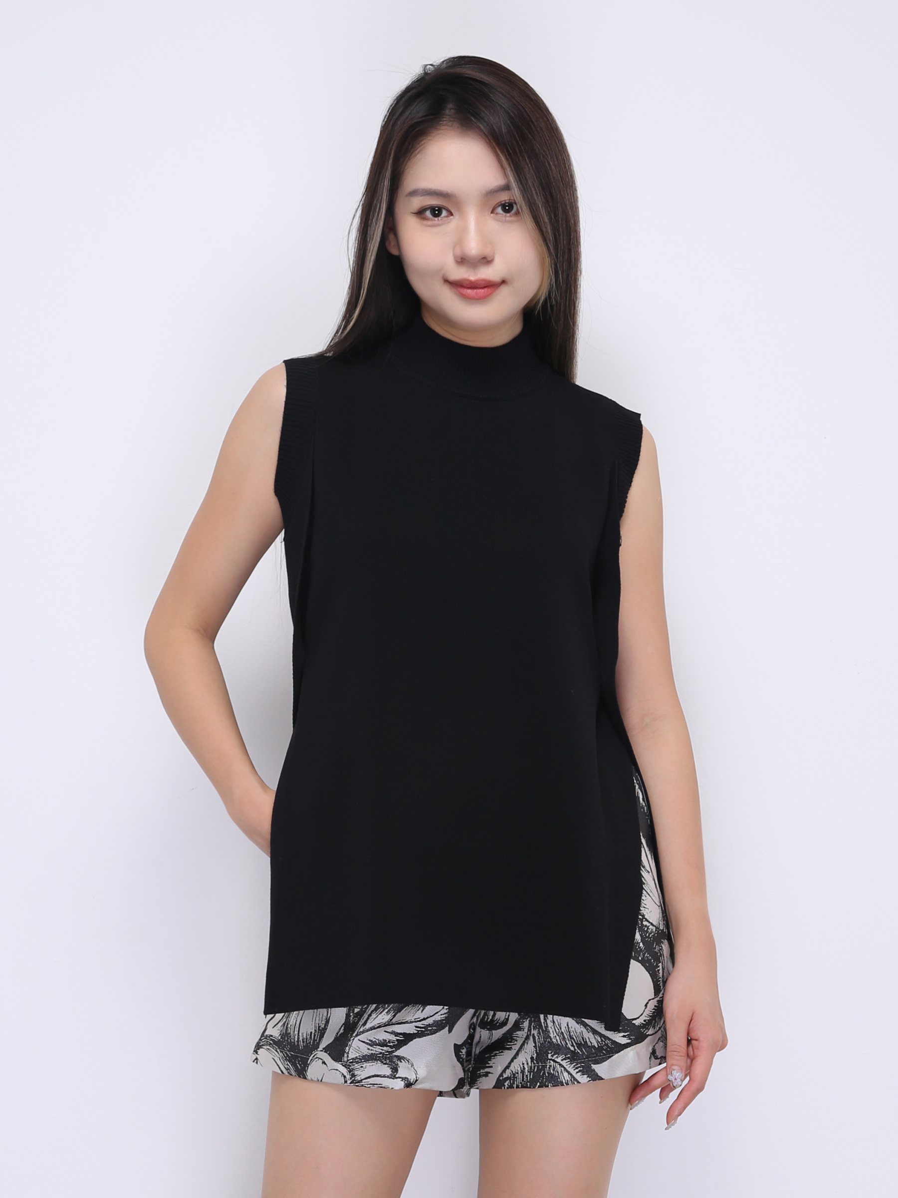 Sleeveless Split Top DJ029