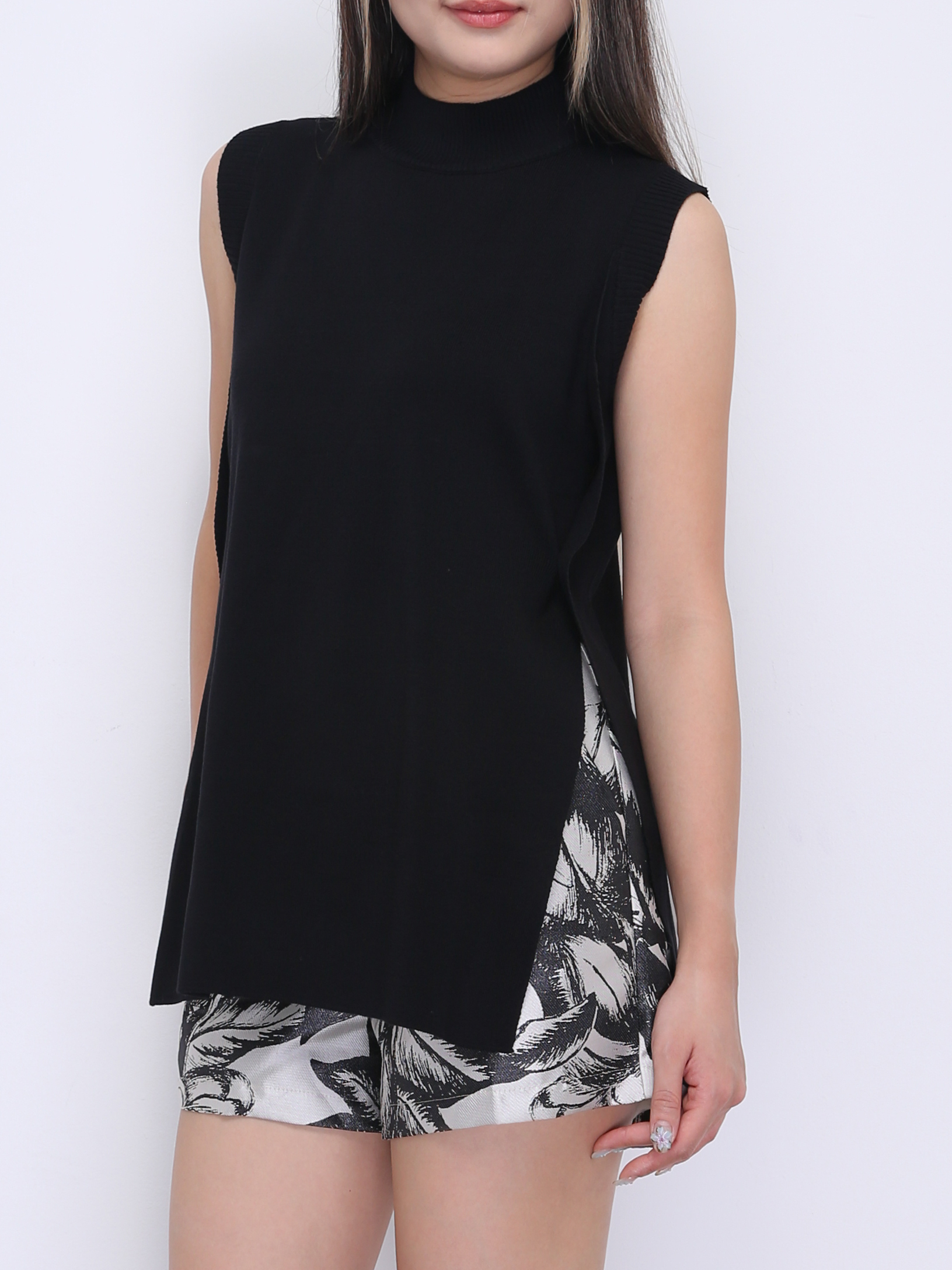 Sleeveless Split Top DJ029