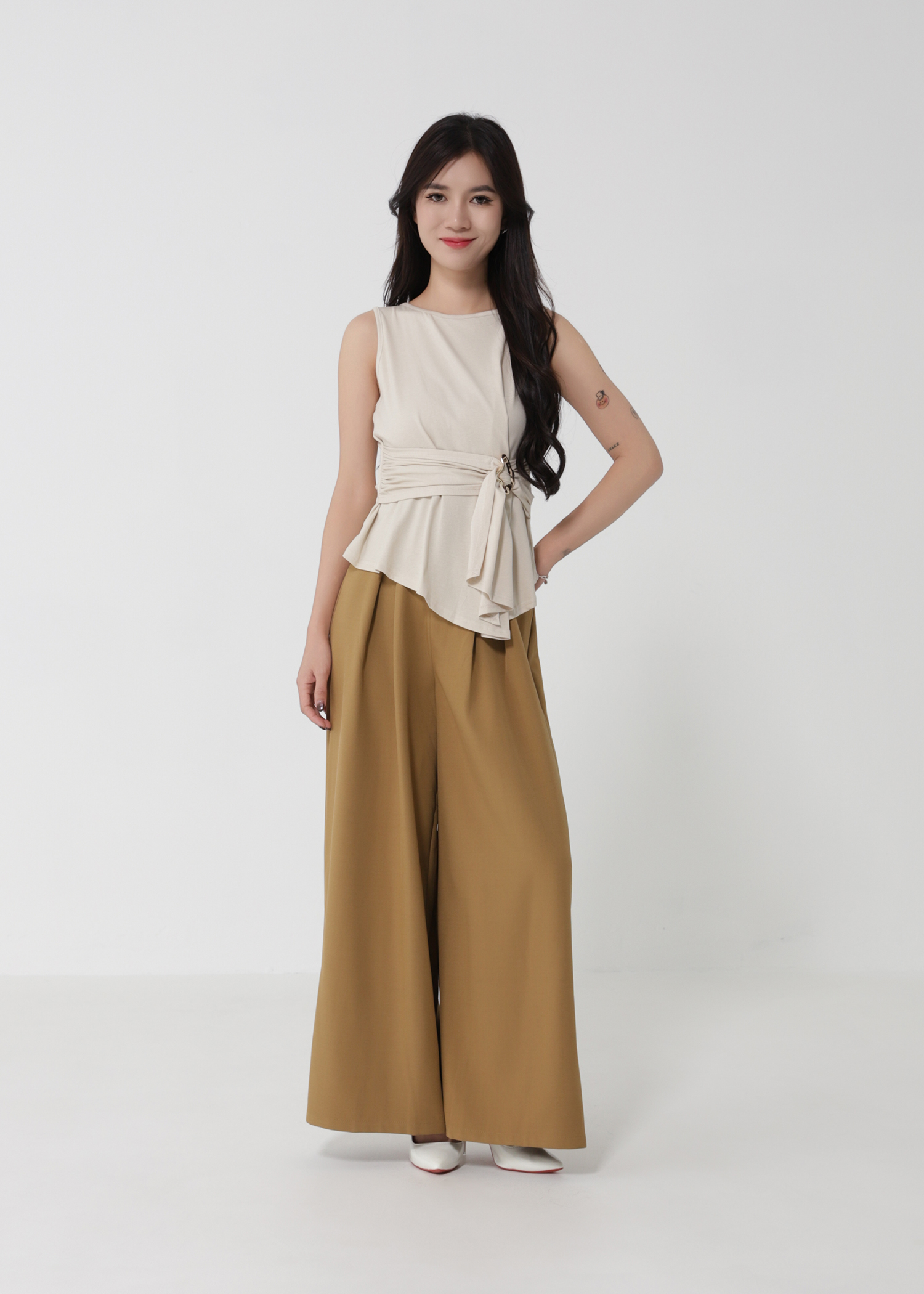 Sleeveless Ruched Waist Top DJ185