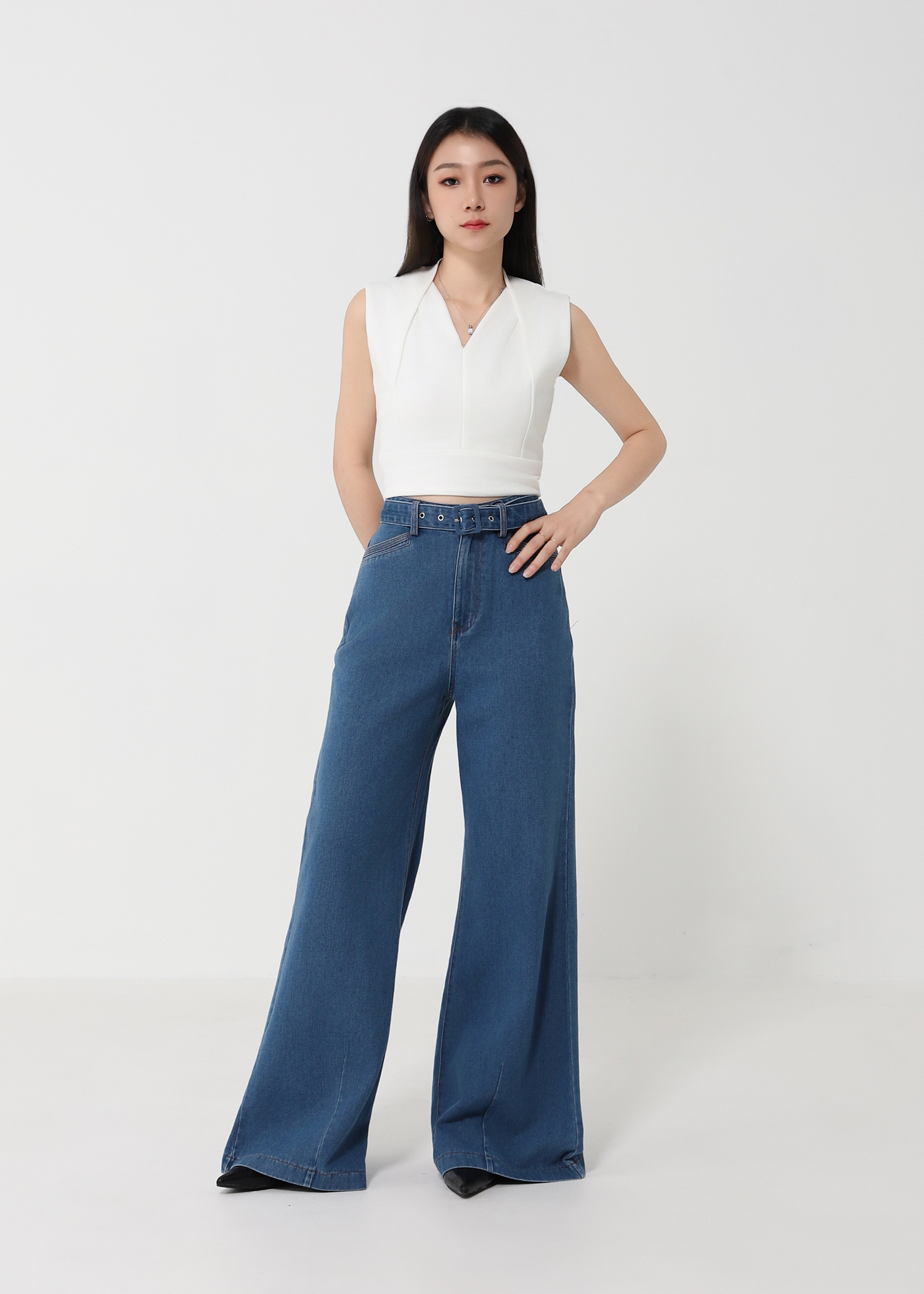 Sleeveless Faux-Layered Top DJ188