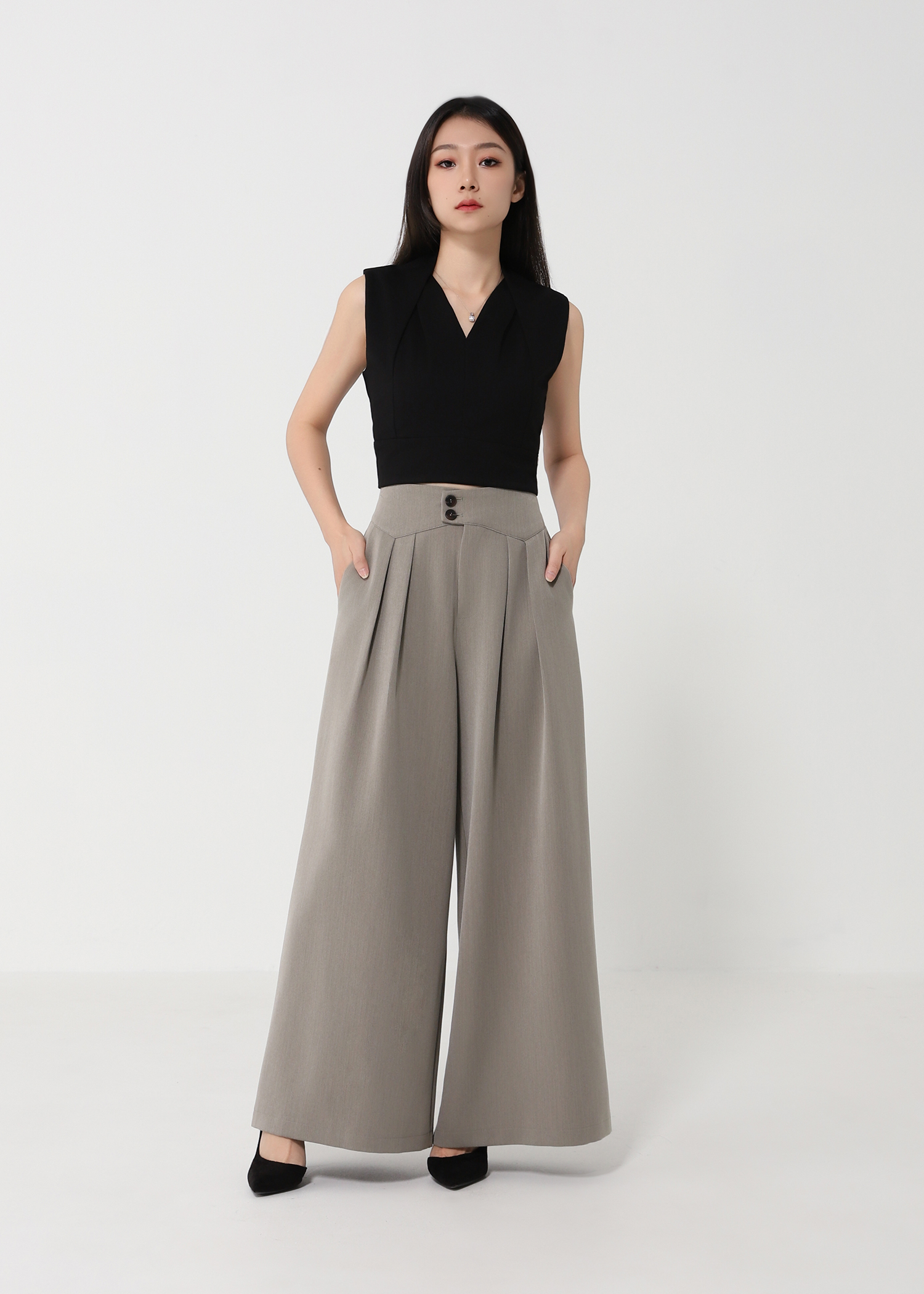 Sleeveless Faux-Layered Top DJ188