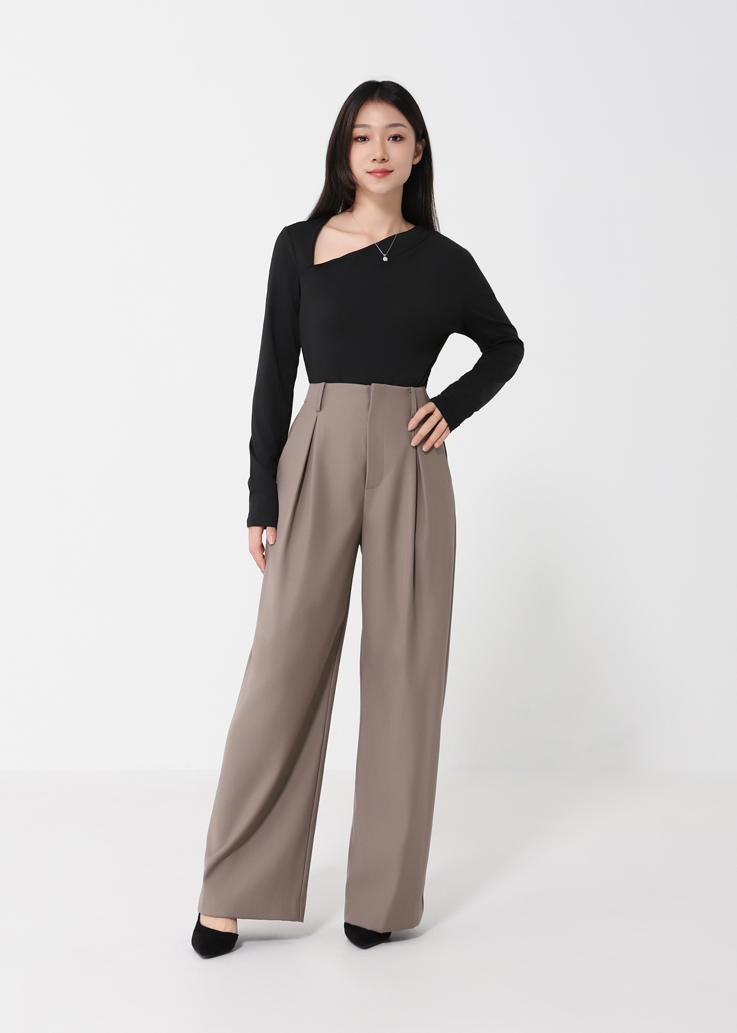 Asymmetrical Neckline Ruched Top DJ190
