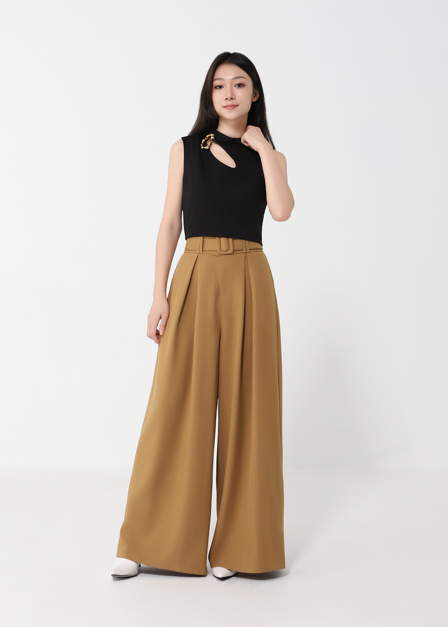 Sleeveless Keyhole Top with Gold Buckle Detail DJ200