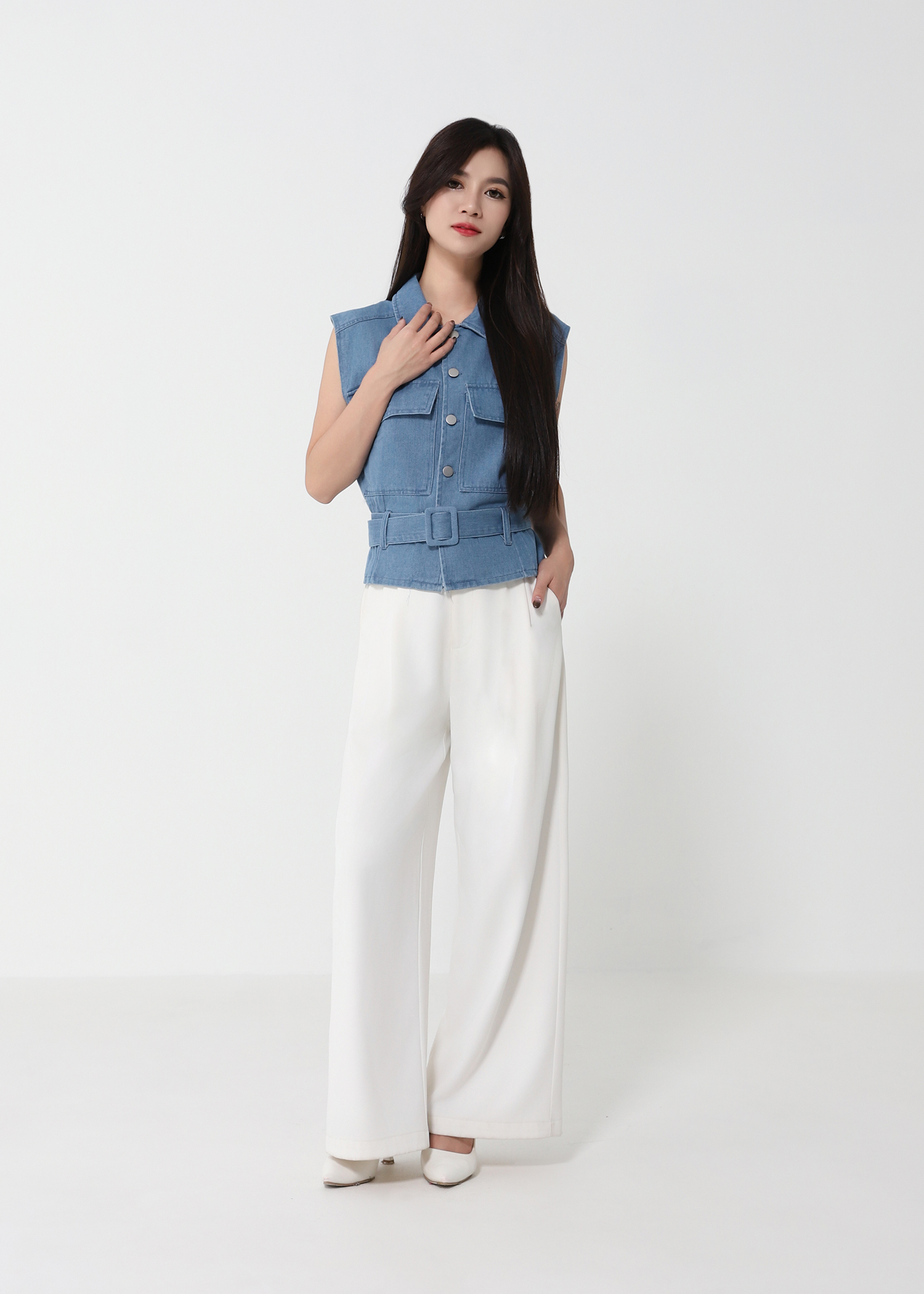 Sleeveless Denim With Belt Top DJ210