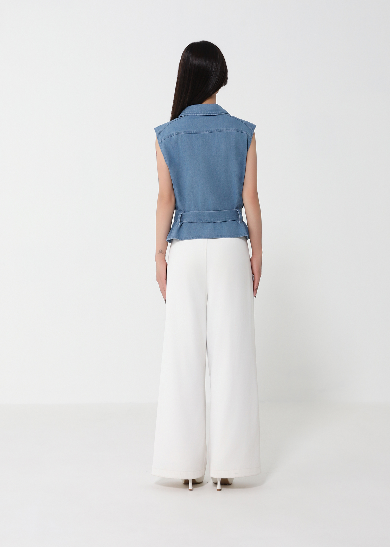 Sleeveless Denim With Belt Top DJ210