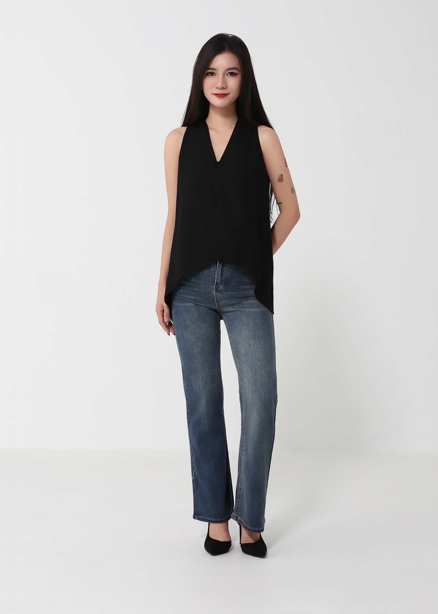 Sleeveless V Neck Top DJ215