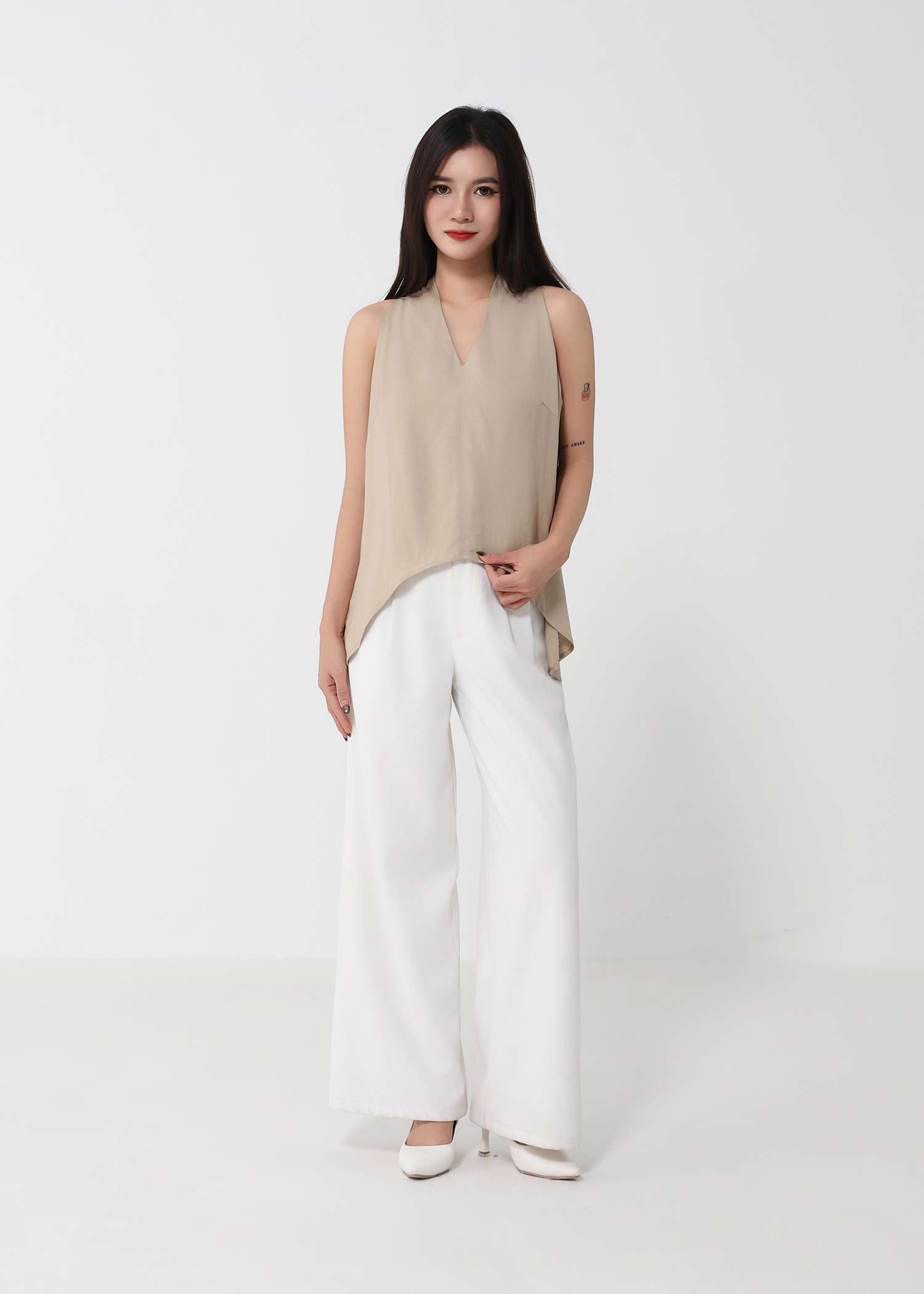 Sleeveless V Neck Top DJ215