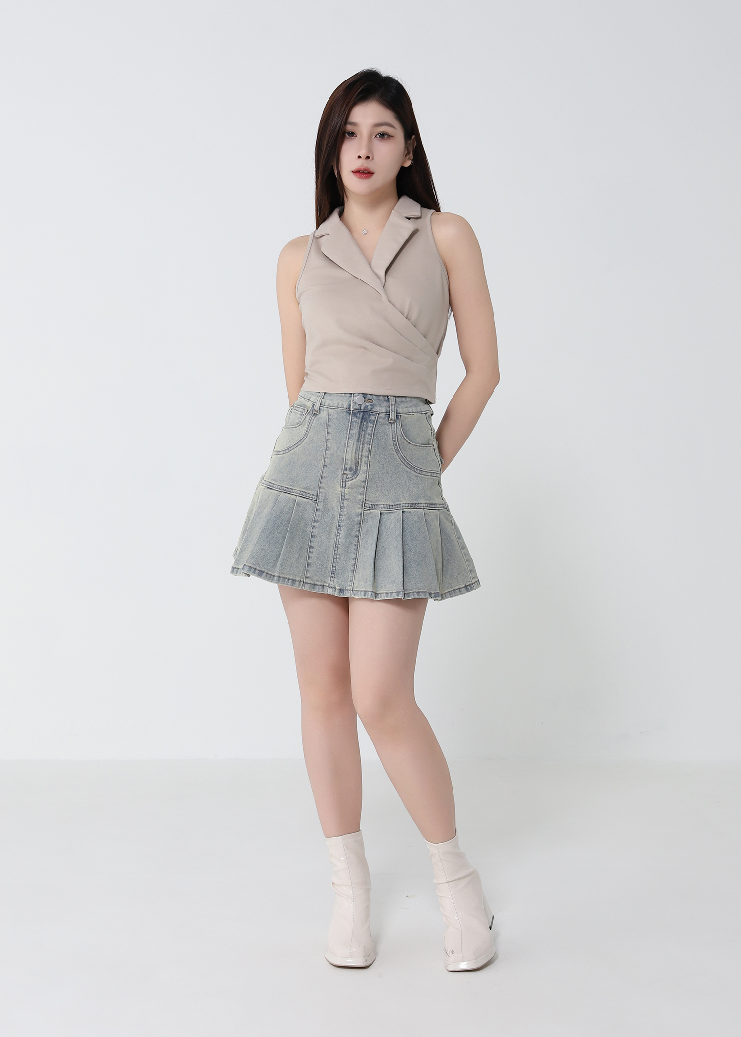 Sleeveless Collared Wrap Top DJ229