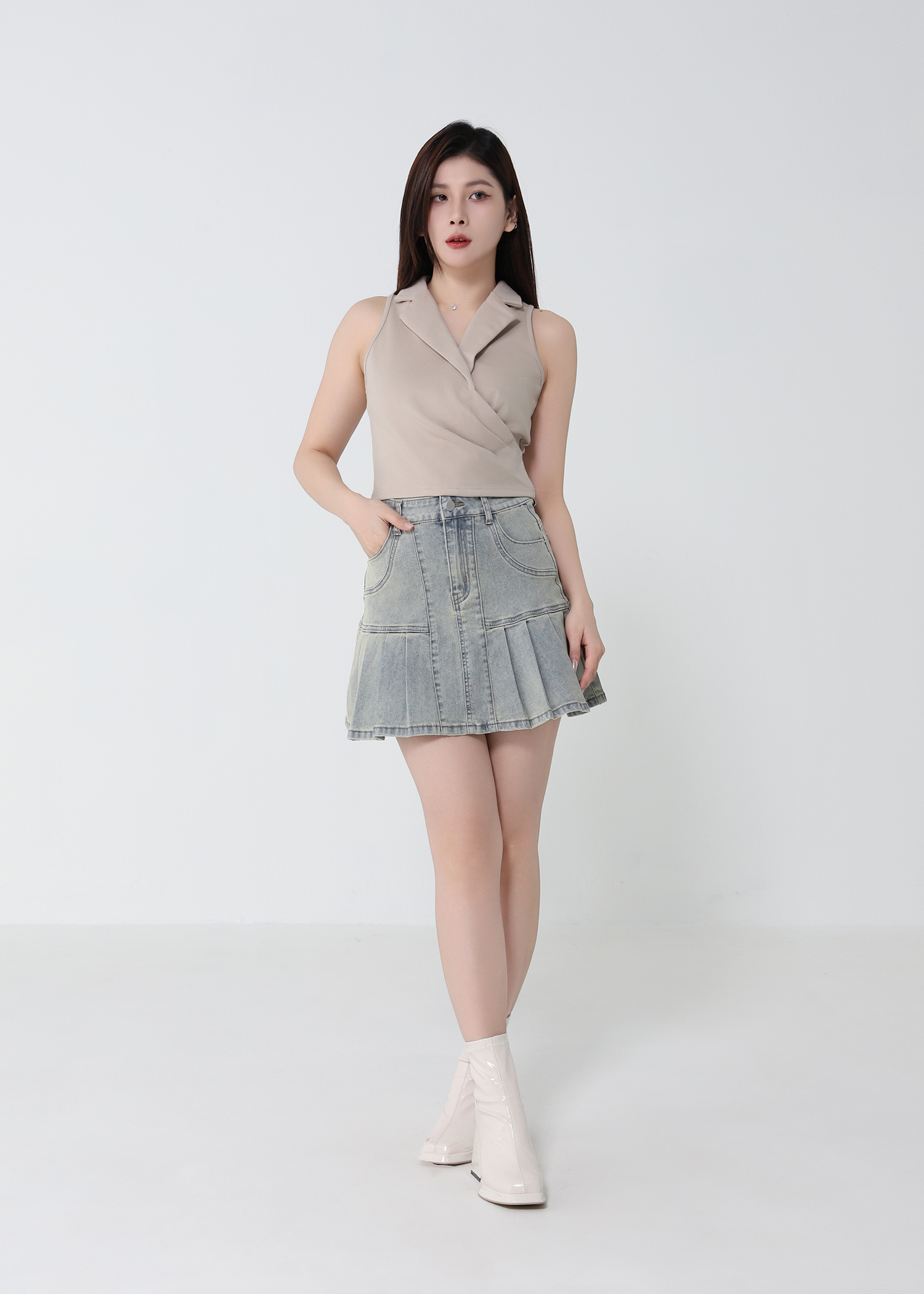 Sleeveless Collared Wrap Top DJ229