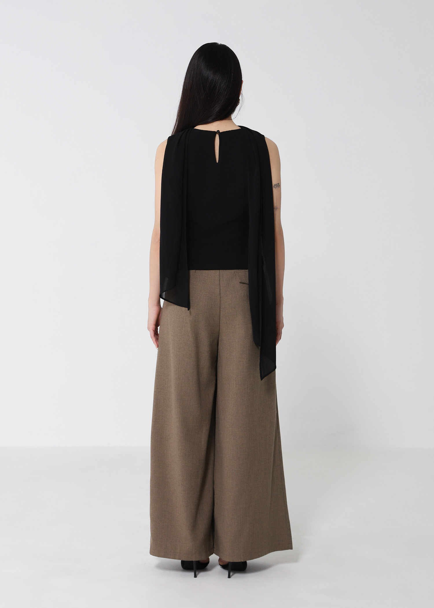 Draped Scarf-Neck Sleeveless Top DJ289