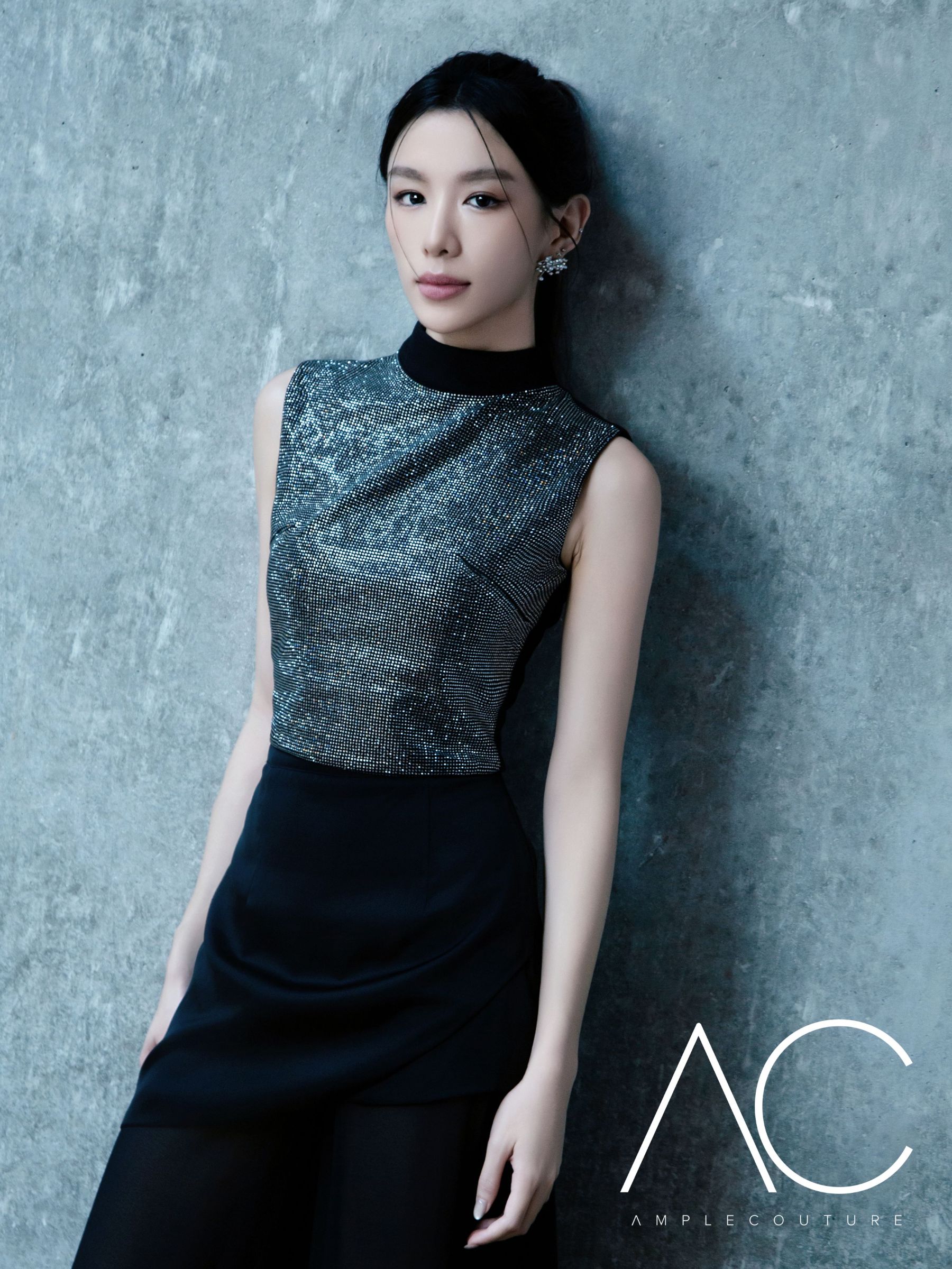 Sleeveless Back Zip Front Decorative Diamond Top AC823