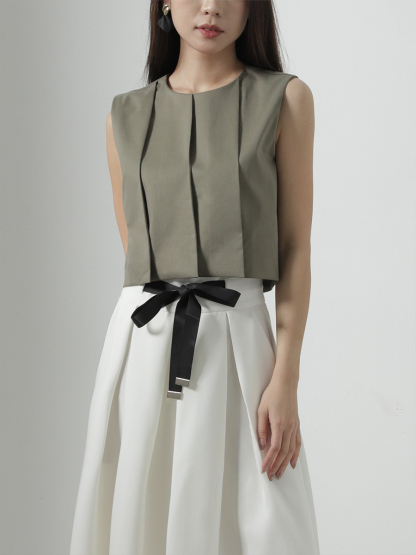 Sleeveless Back Zip Pleated Top AC135