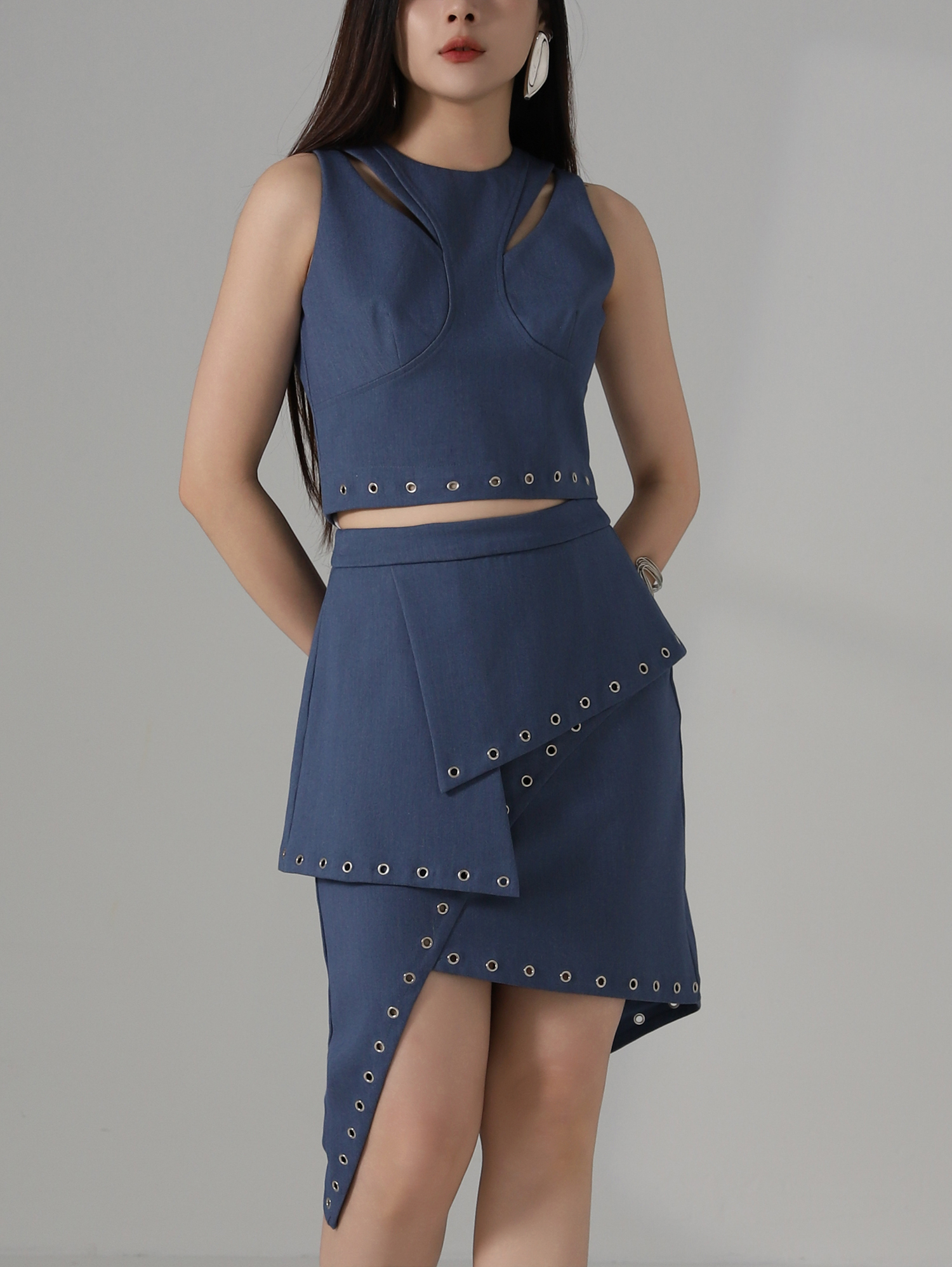 Sleeveless Fake Two Piece Top AC160