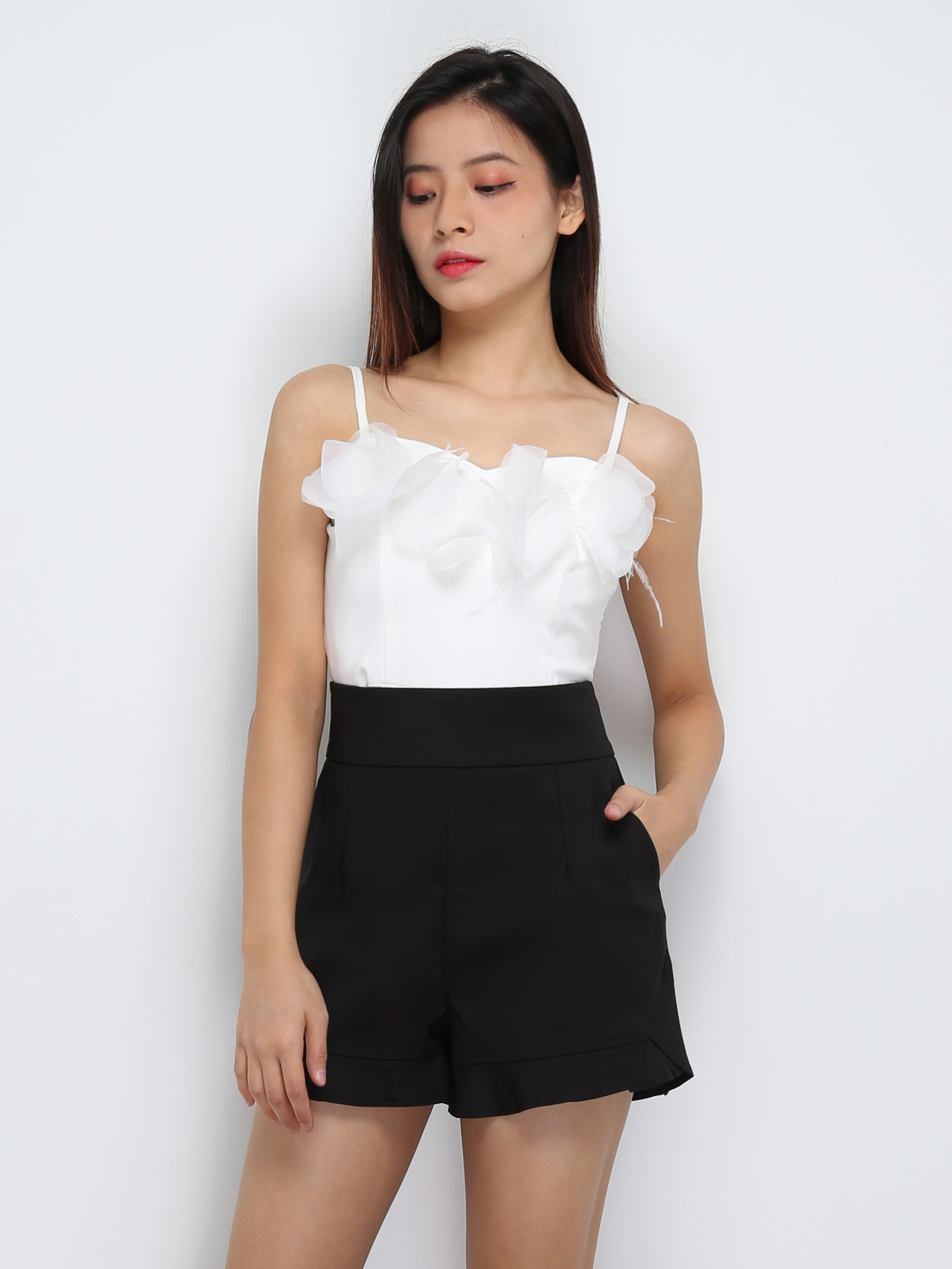 Back Zip Pleated Short Pant 29346