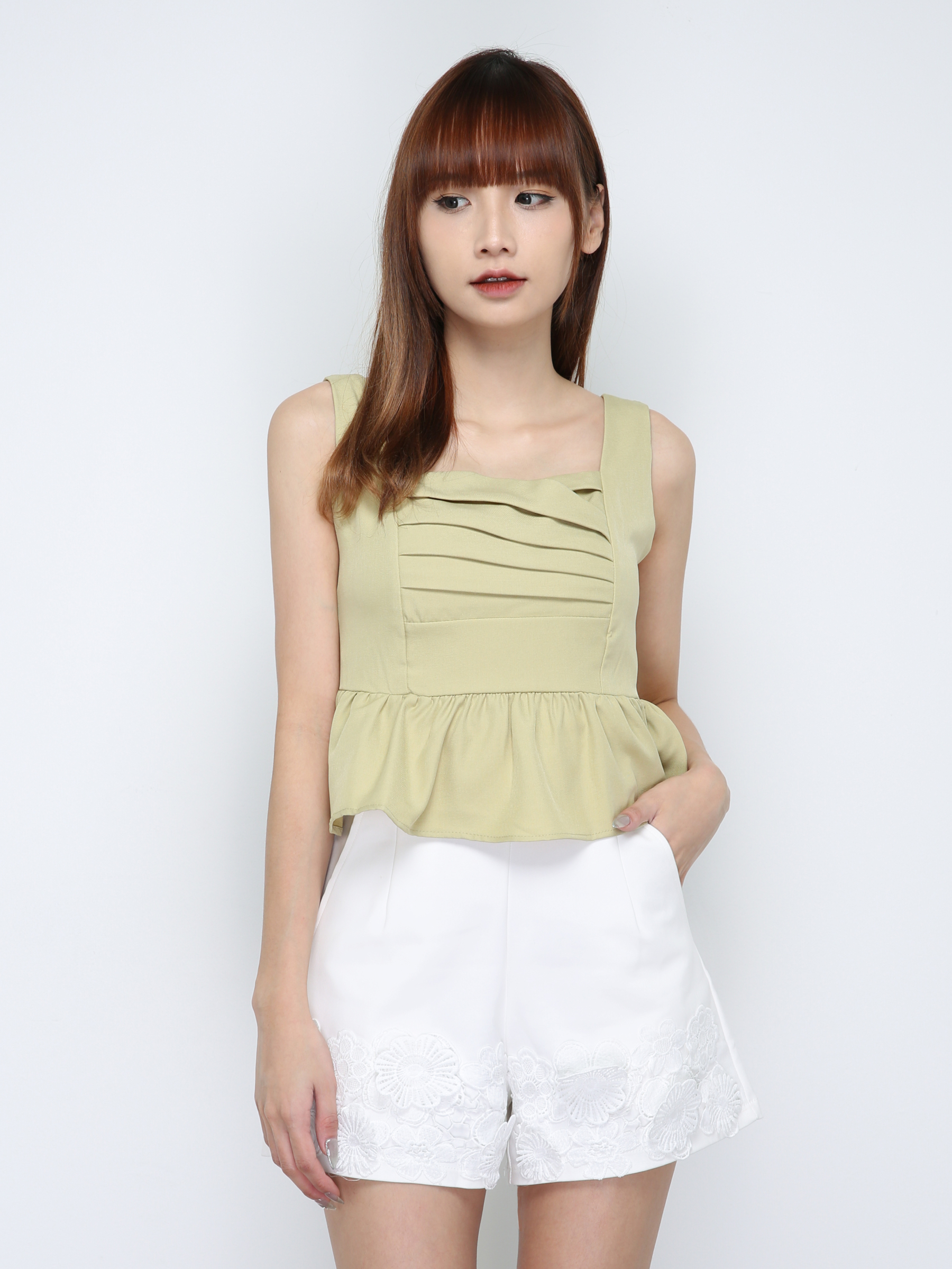Sleeveless Pleated Top 29918