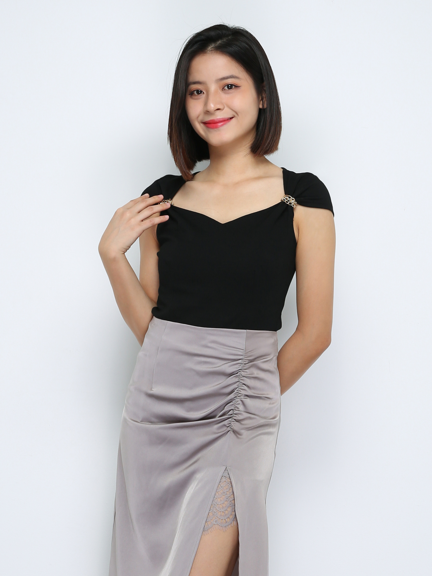 Sleeveless Sweetheart Neck Top 33989