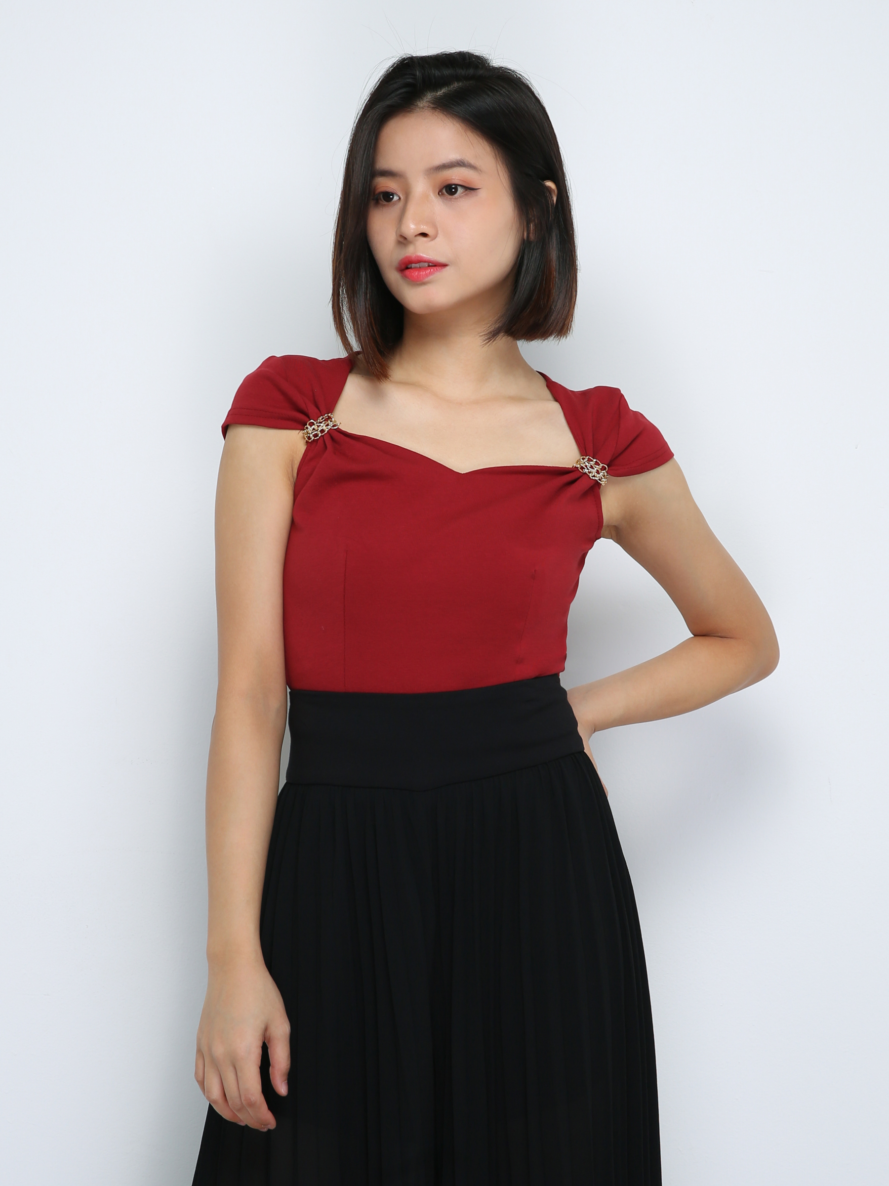 Sleeveless Sweetheart Neck Top 33989