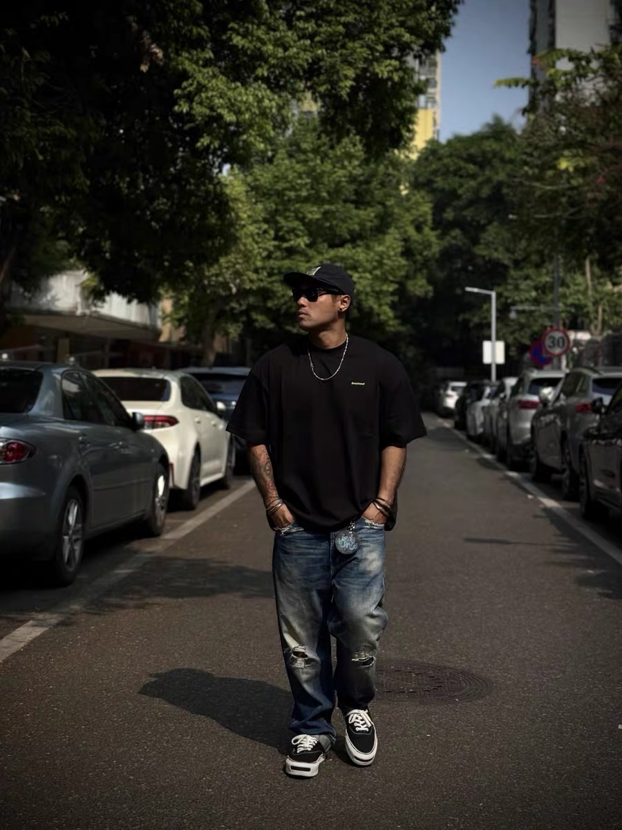 Broshood Classic Logo Boxy Oversized Tee Black