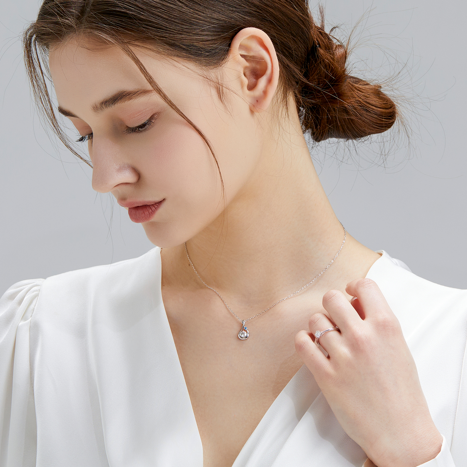 しずく モアサナイト ペンダント ネックレス レディース VVS1 412 KRKC